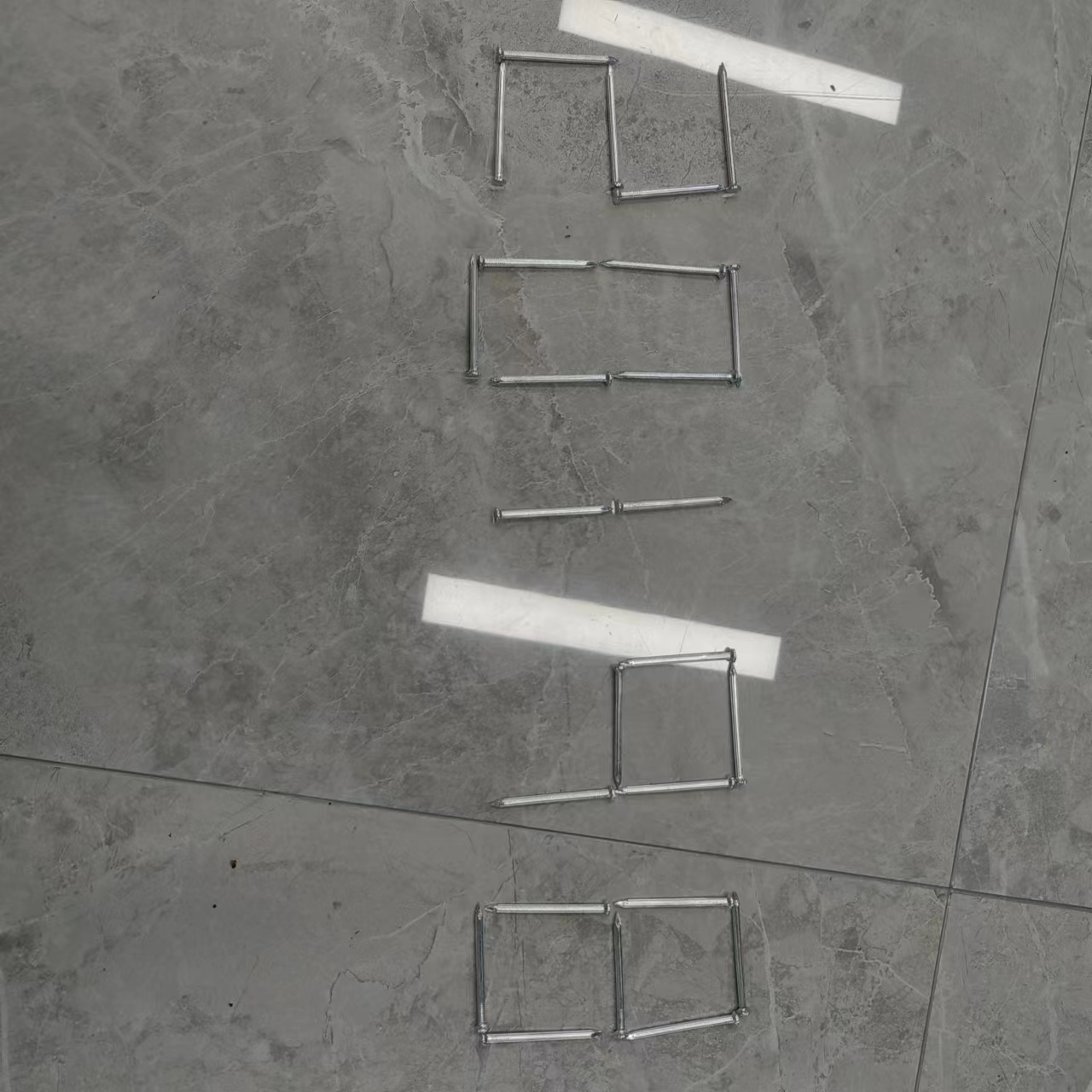 Galvanized cement nails, ordinary nails, black steel nails, steel bars, row nails, line card nails, split nails, small iron nails are in stock for sale. Galvanized cement nails, threaded steel nails, twill cement nails, twisted cement steel nails, hard steel nails Specification image