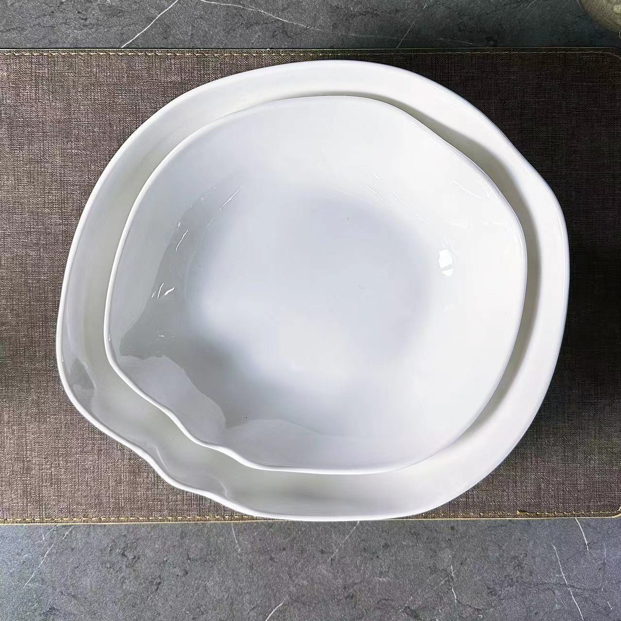 Classic white porcelain irregularly shaped bowl with pinch edge, 9.5-inch and 11.5-inch ceramic tableware, suitable for hotel, restaurant, banquet and household use Item Picture