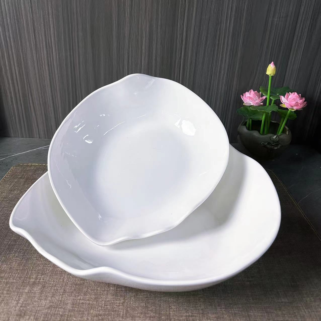 Classic white porcelain irregularly shaped bowl with pinch edge, 9.5-inch and 11.5-inch ceramic tableware, suitable for hotel, restaurant, banquet and household use details Picture