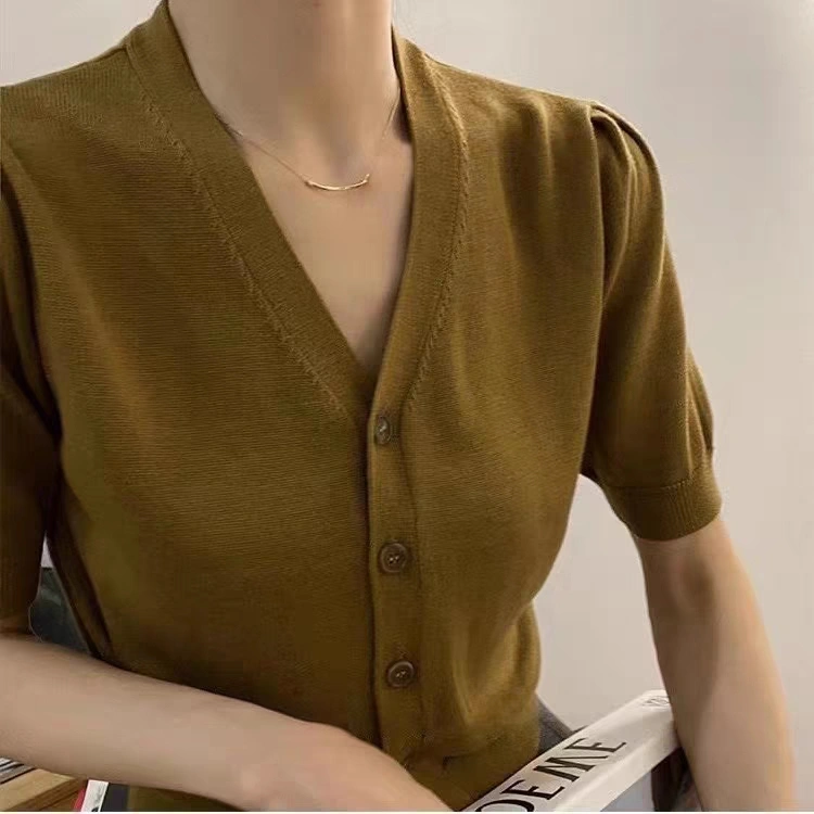 Minimalist and cold style twisted wave metal necklace for women, Korean personality, simple and versatile, elegant neckchain, collarbone chain trend detail image 5