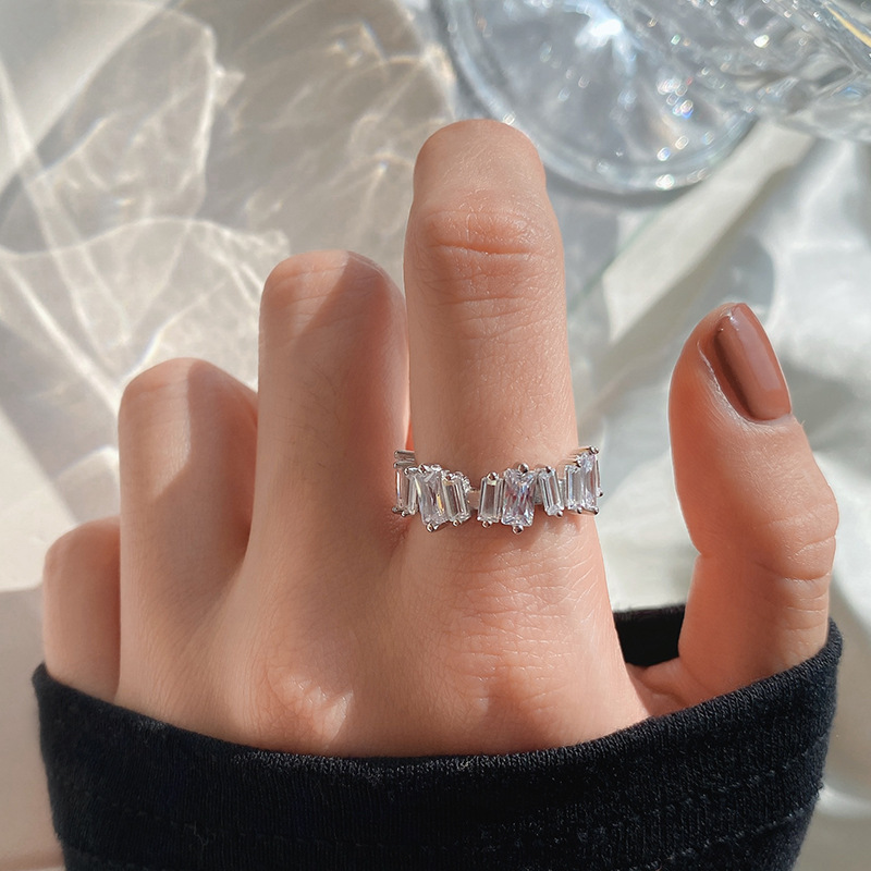 Wanli Accessories: Diamond-encrusted super sparkling ring for women, fashionable, individual and elegant, forest-themed super fairy-like, irregular and niche index finger ring Specification image