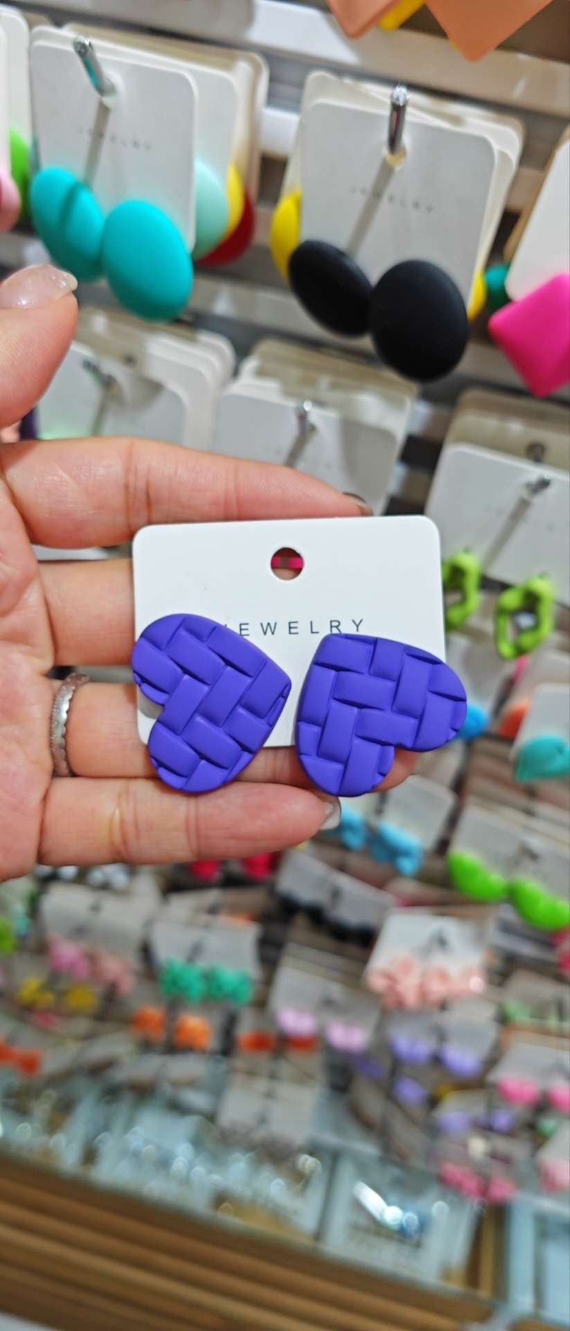 爱心耳环一对