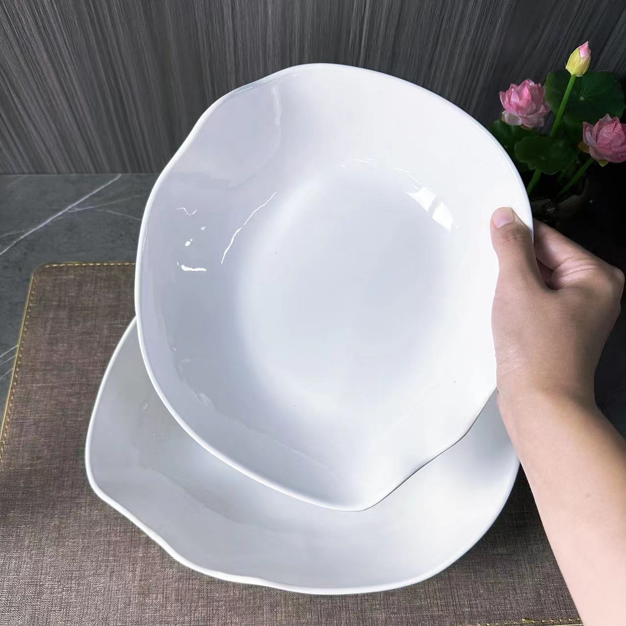 Classic white porcelain irregularly shaped bowl with pinch edge, 9.5-inch and 11.5-inch ceramic tableware, suitable for hotel, restaurant, banquet and household use Specification image