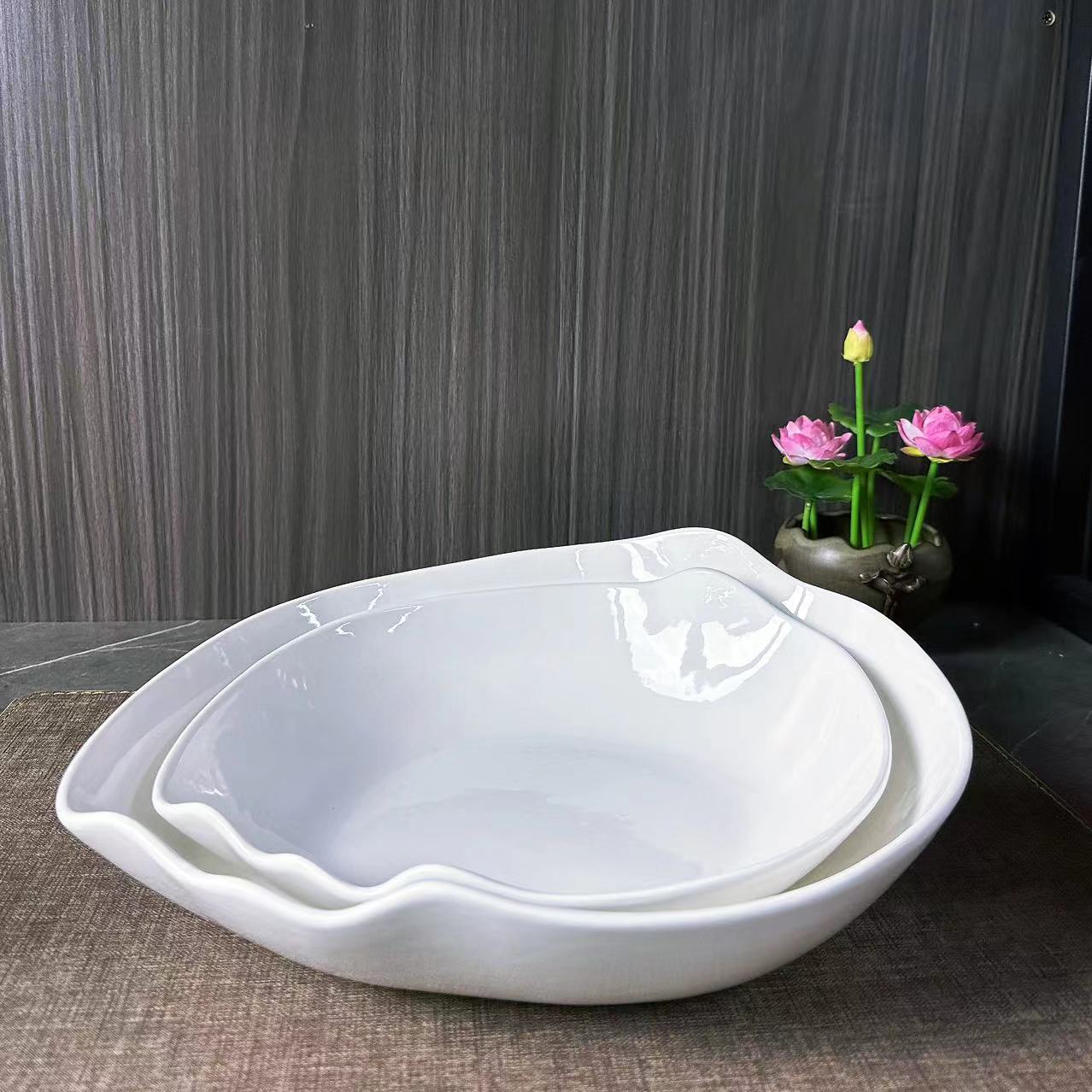 Classic white porcelain irregularly shaped bowl with pinch edge, 9.5-inch and 11.5-inch ceramic tableware, suitable for hotel, restaurant, banquet and household use