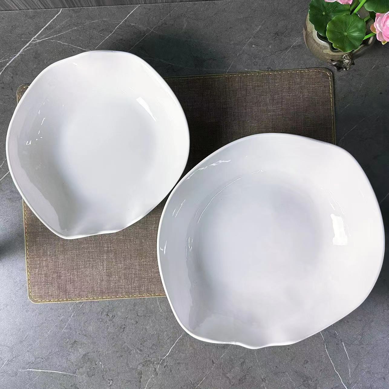 Classic white porcelain irregularly shaped bowl with pinch edge, 9.5-inch and 11.5-inch ceramic tableware, suitable for hotel, restaurant, banquet and household use Application Scenario