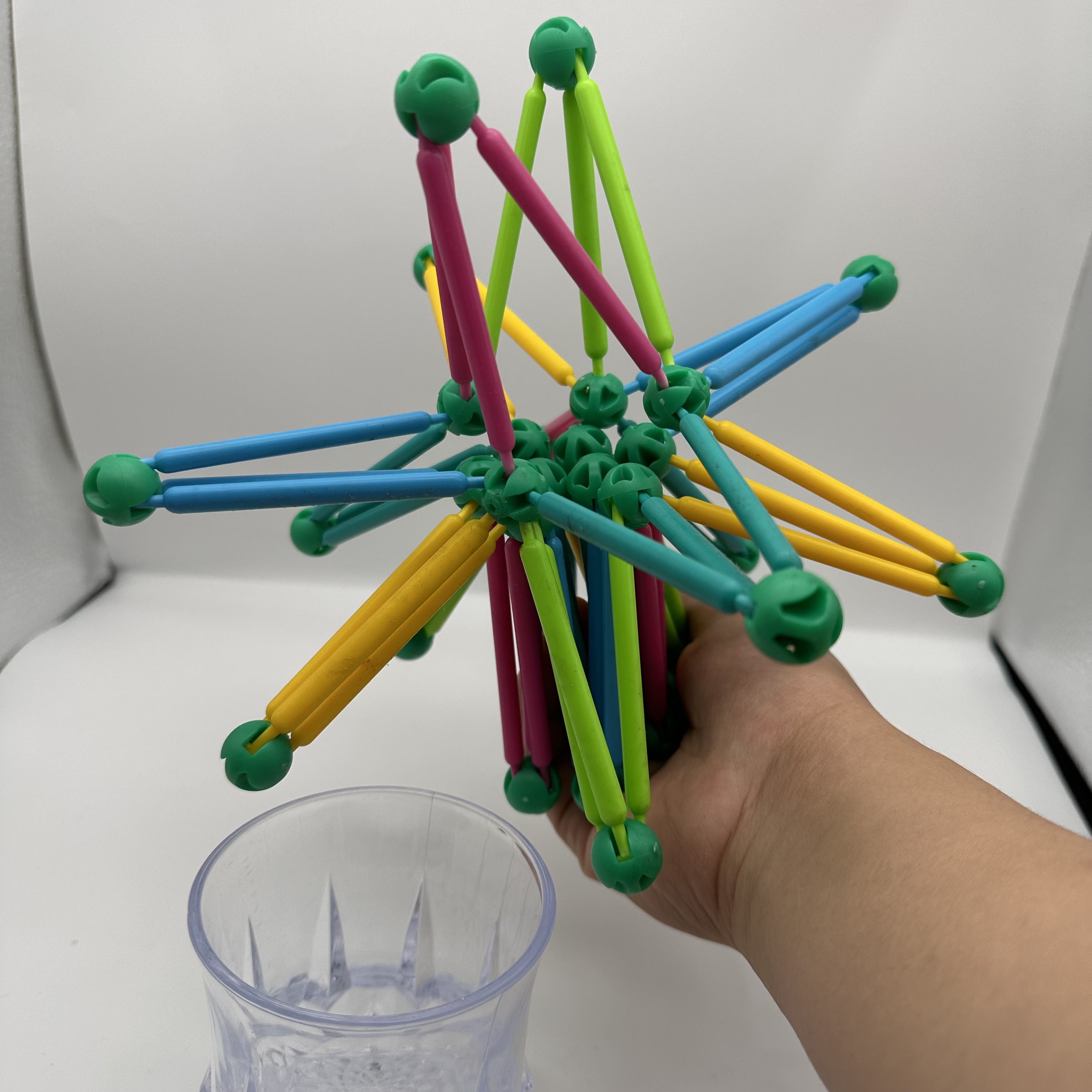 多边形收缩球/伸缩魔术球/减压球类玩具白底实物图