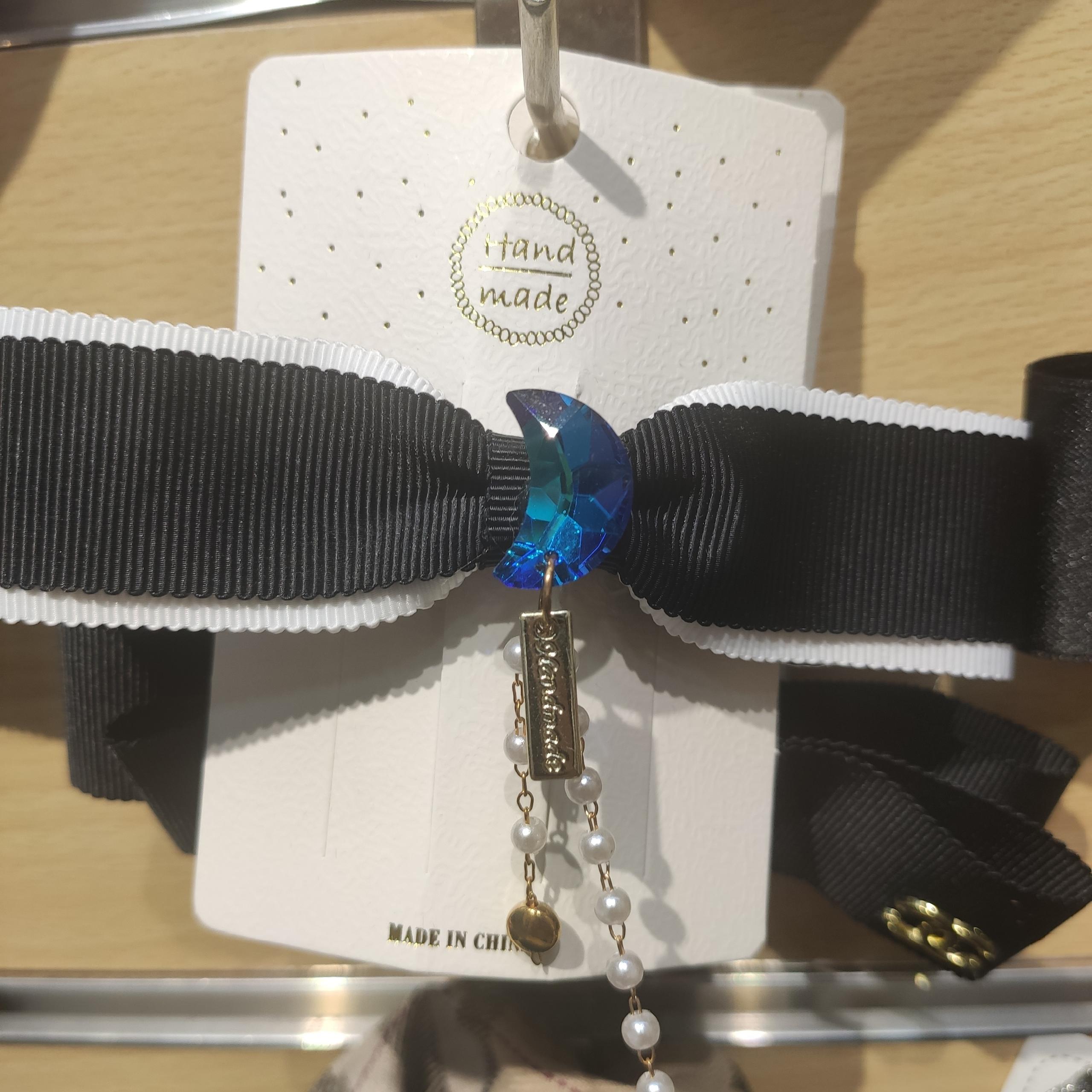 Real Blue Crystal Meniscus Pearl Hanging With White Border Black Bow Shark Clip Grab Clip Hair Tiara details Picture