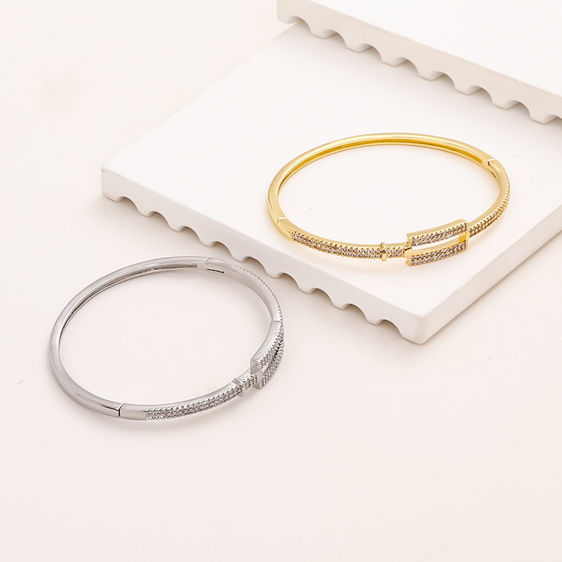 A new minimalist geometric micro-inlay bracelet from Europe and America, with high color retention and an INS trend. It features a niche design and is versatile for women Item Picture