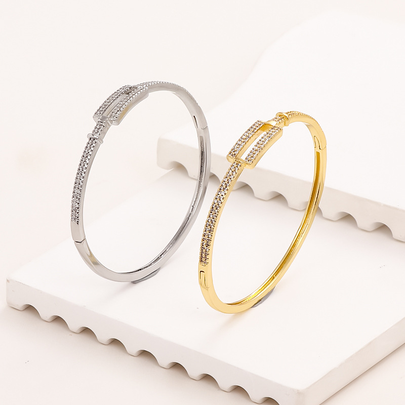 A new minimalist geometric micro-inlay bracelet from Europe and America, with high color retention and an INS trend. It features a niche design and is versatile for women detail image 6