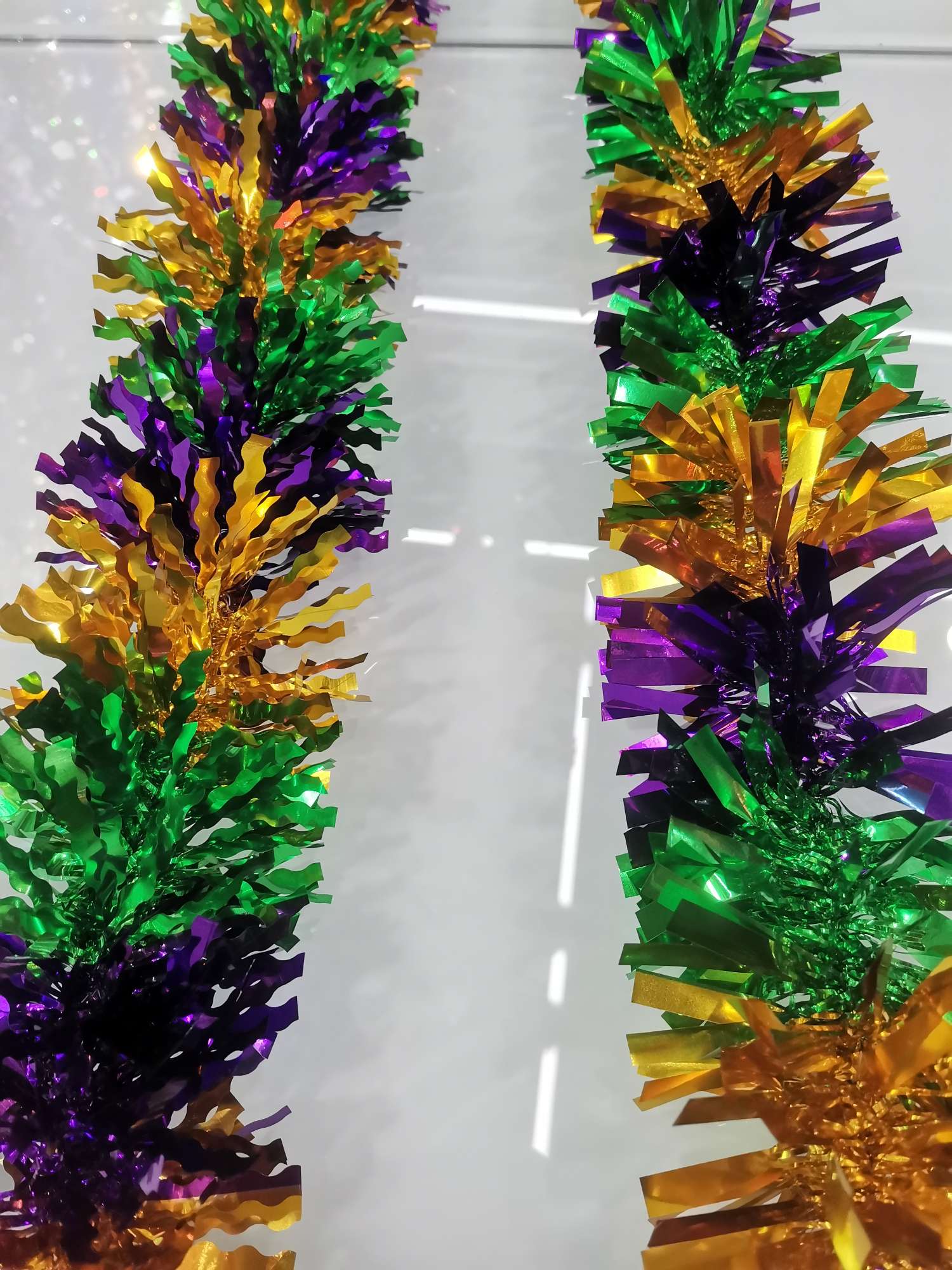 圣诞狂欢！彩条毛条茜草派对生日节日用品，超值价格，买一送一，限时抢购，错过你就后悔！