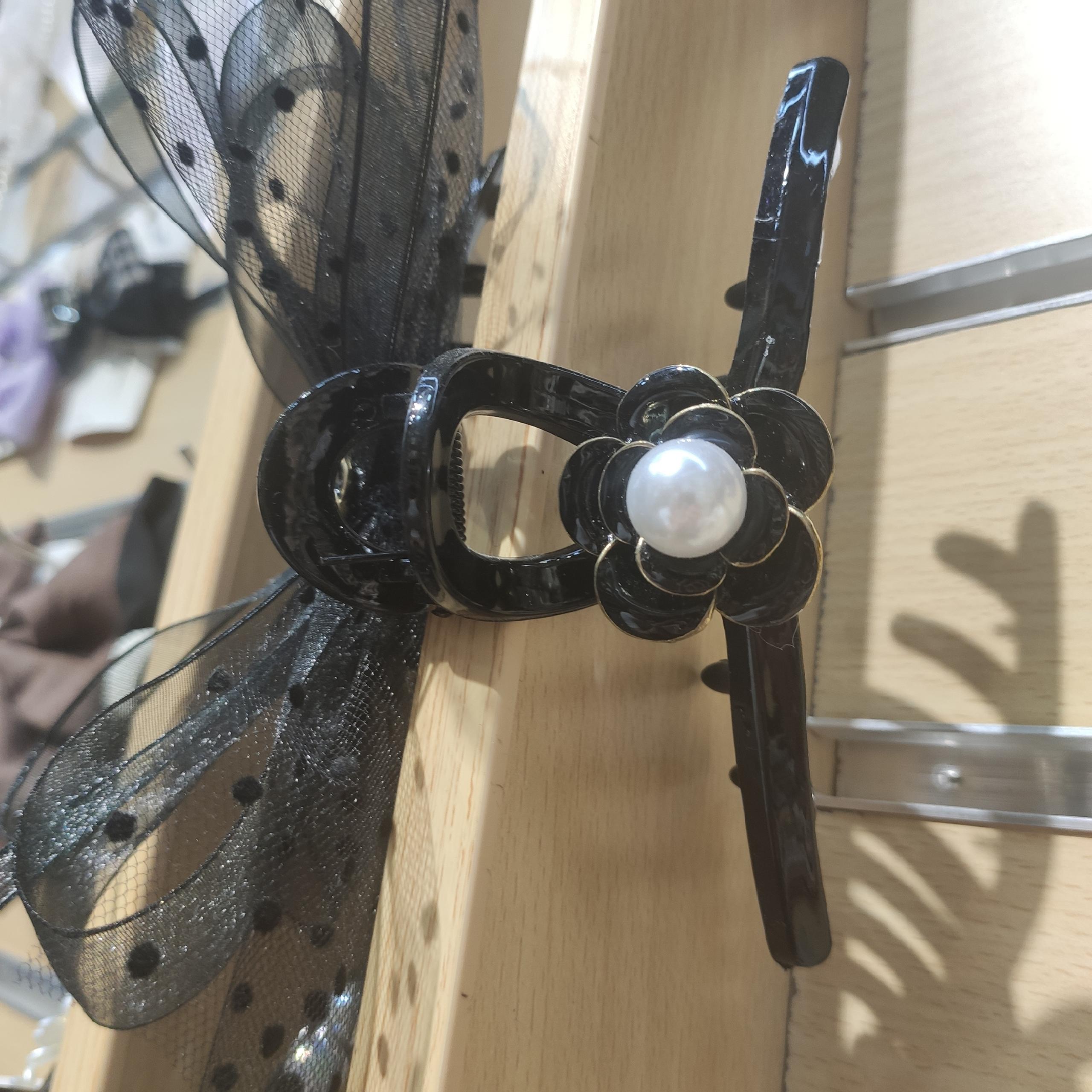 Real Original Double Sided Irregular Design Camellia Mesh Bow Grab Clip Shark Clip Hairpin Hair Headpiece Application Scenario