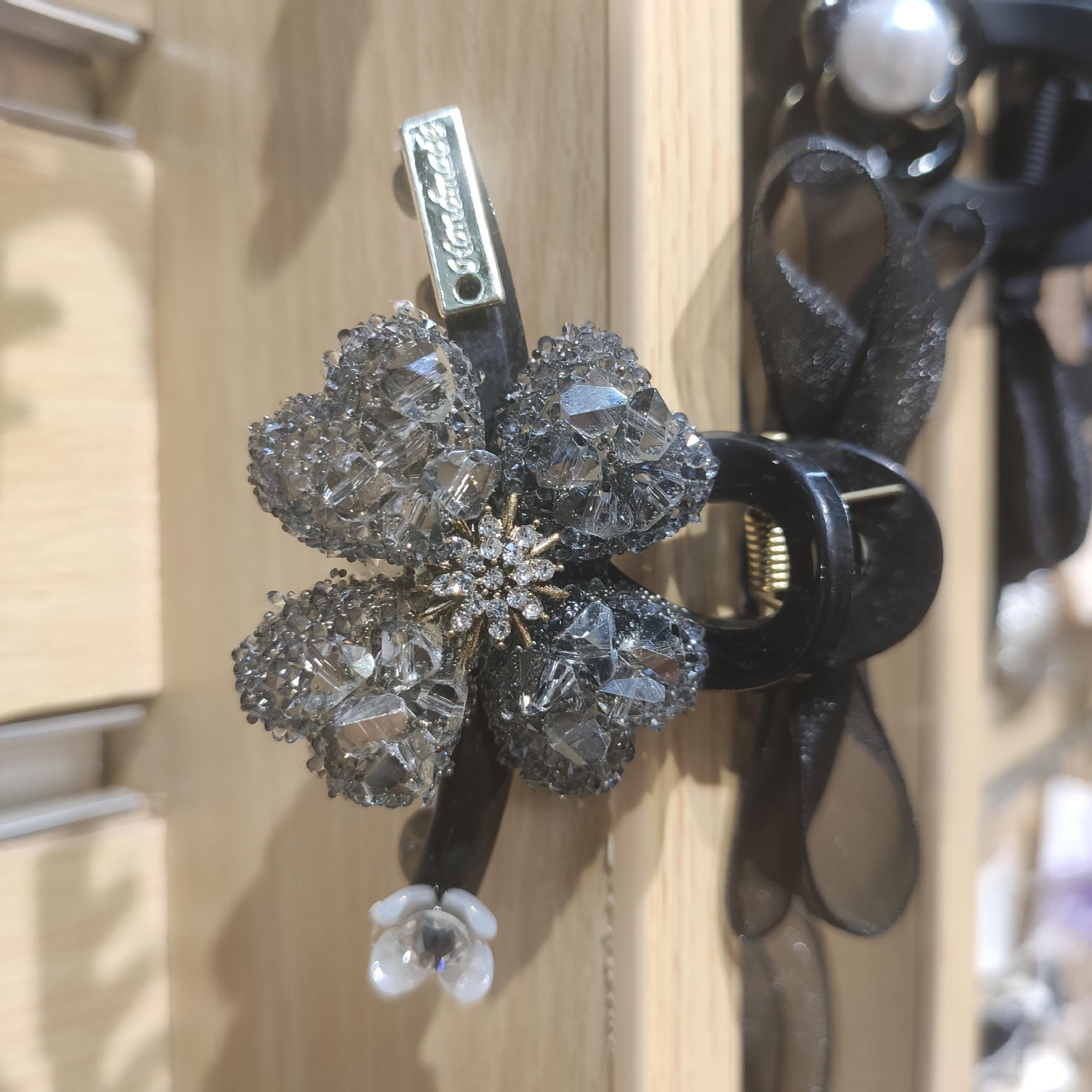 Real Shot Irregular Rhinobrown Four-Leaf Clover Organza Bow Grab Clip Shark Clip Item Picture