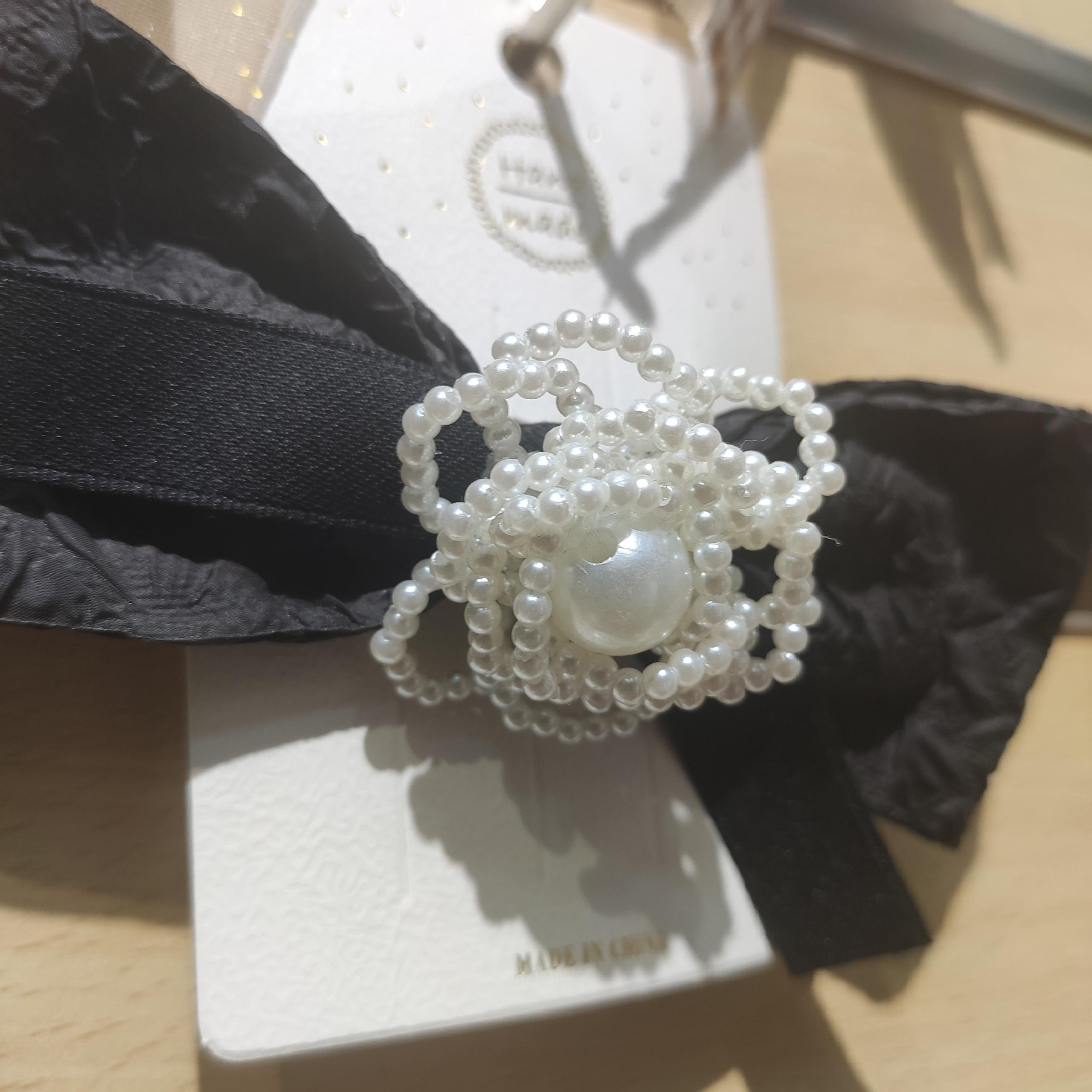 Hand-Made Pearl Flower Black Pleated Bow Hairpin Spring Hairpin Headpiece details Picture