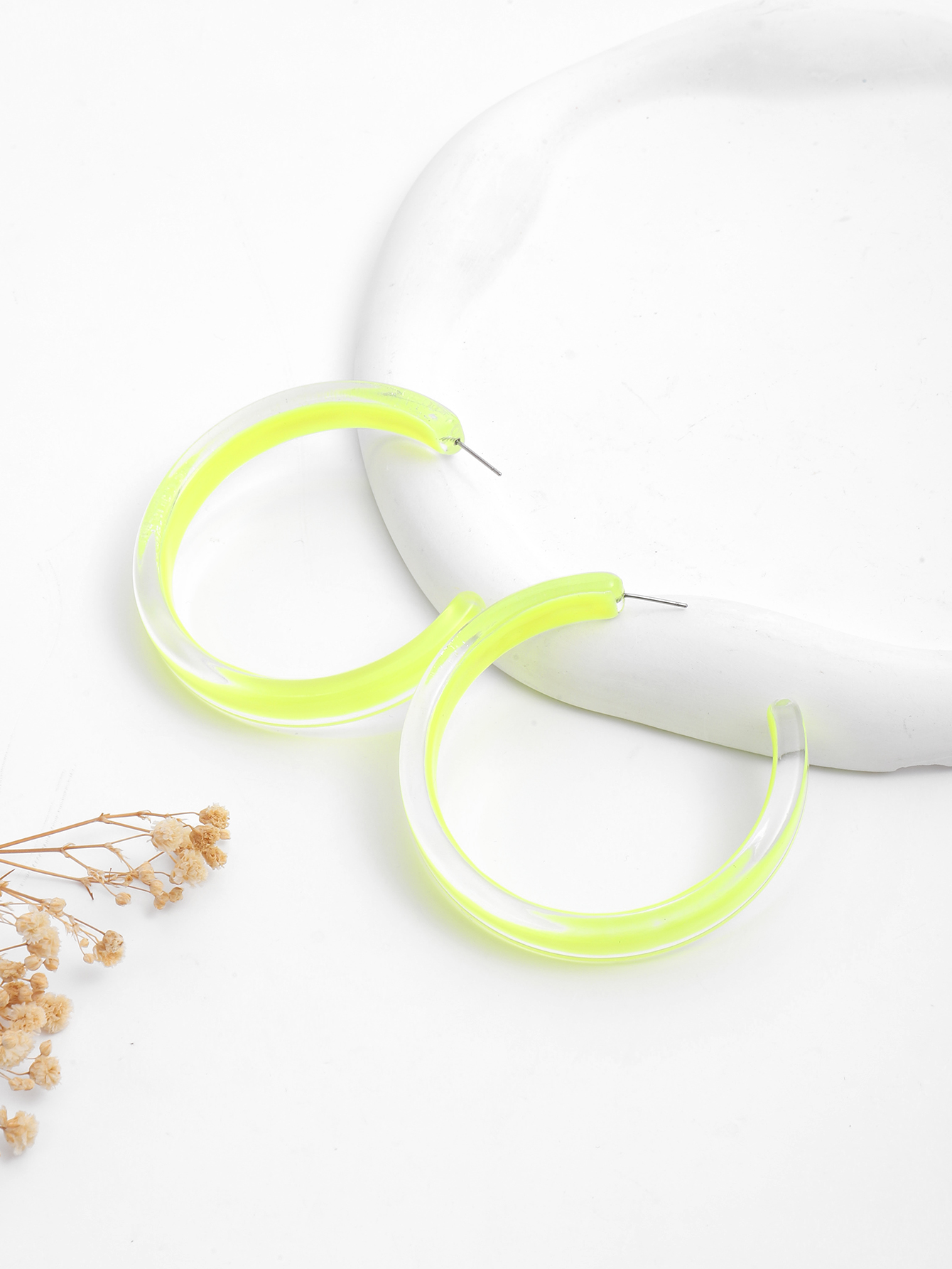 New trendy transparent circle dyed earrings, fashionable, exquisite, simple, elegant and grand C-shaped circle women's earrings Application Scenario