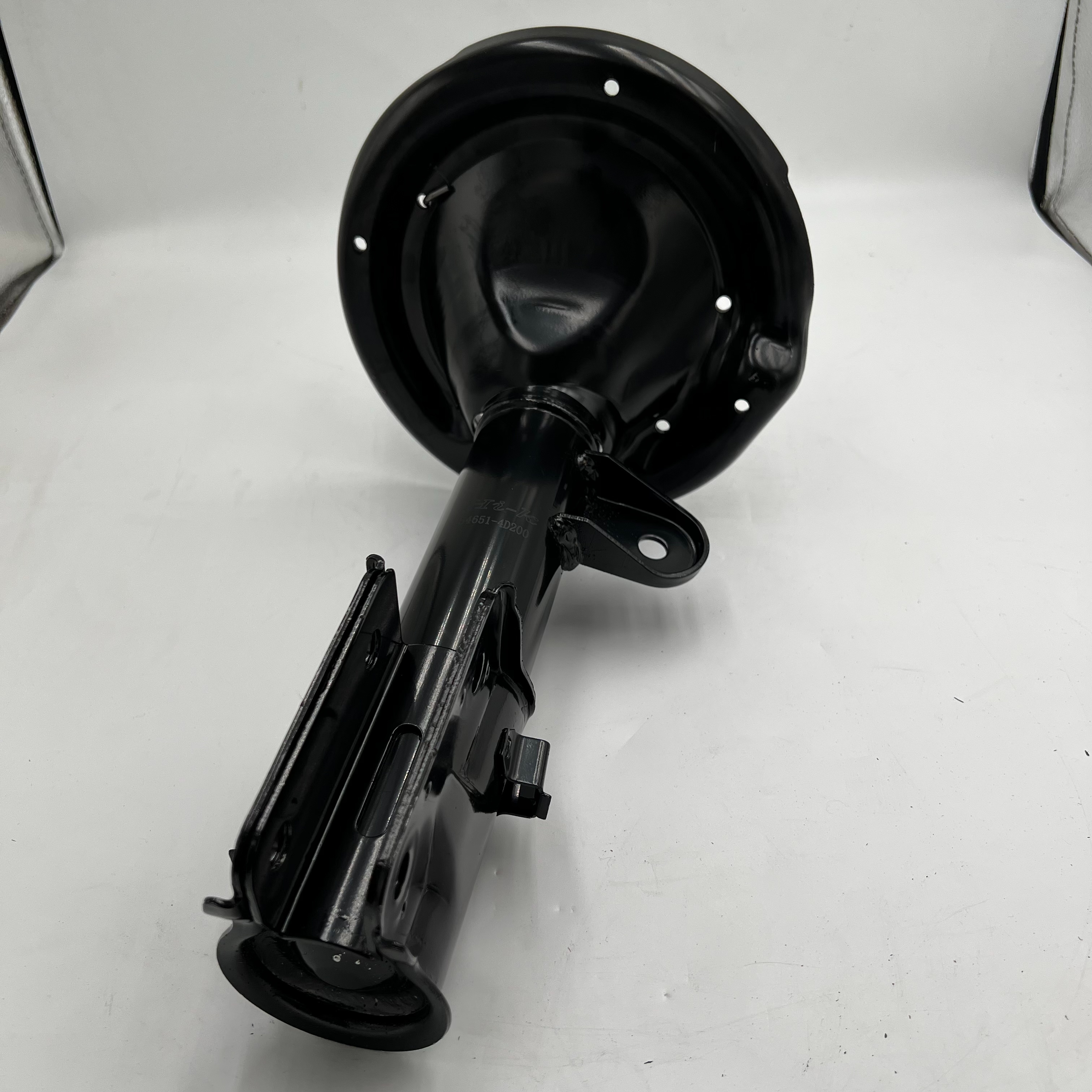Auto parts for Hyundai Kia Shock Absorber System Shock Absorber 546551-4D200 546514D200 full figure
