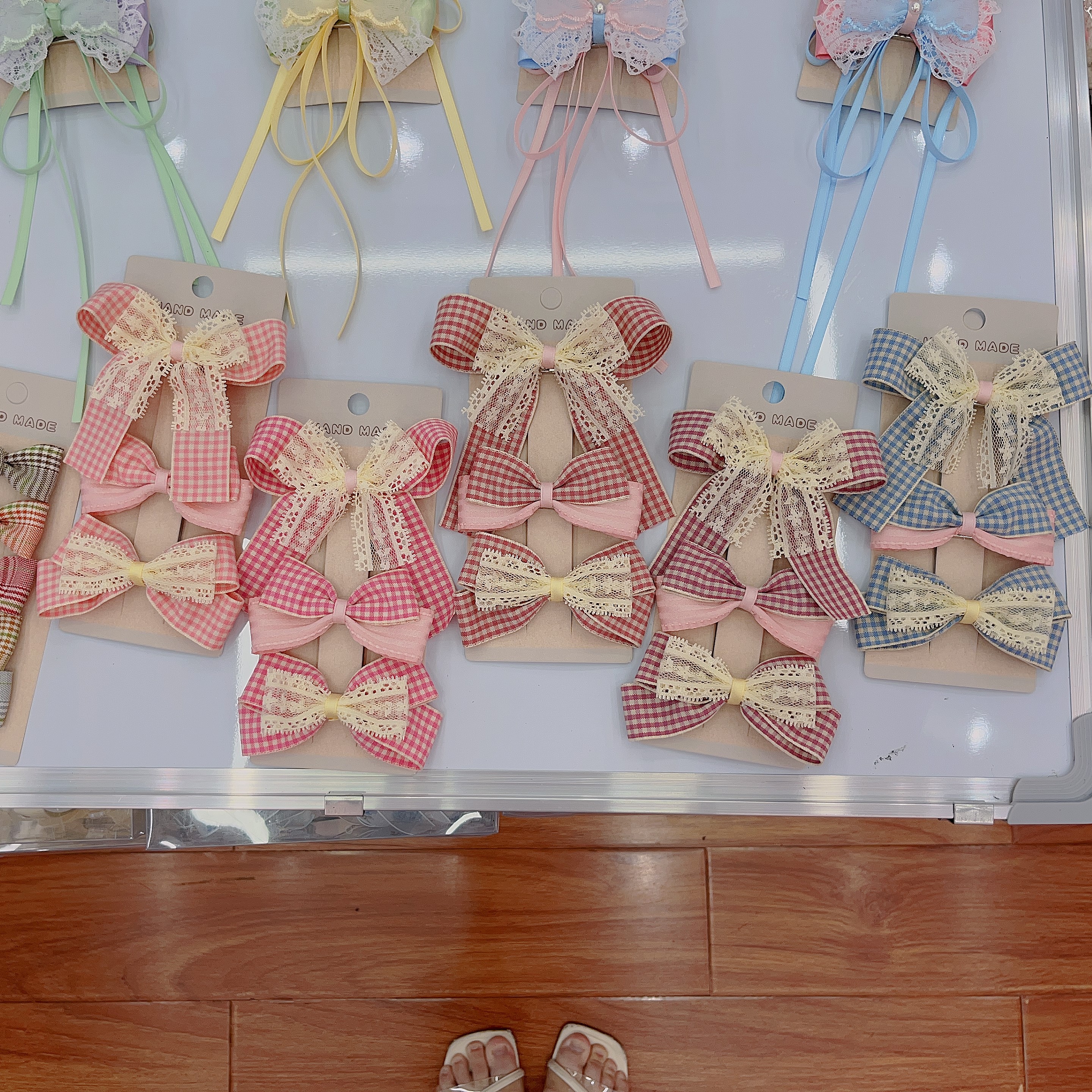 A set of exquisite Korean checkered lace hairpins Application Scenario