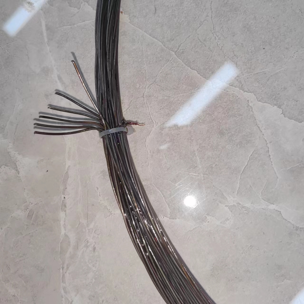 Alambre de atadura galvanizado alambre de torsión 7 hilos alambre de torsión galvanizado alambre de torsión 7in1wire alambre galvanizado alambre de hierro negro exportación palestina construcción wire bale wire Item Picture