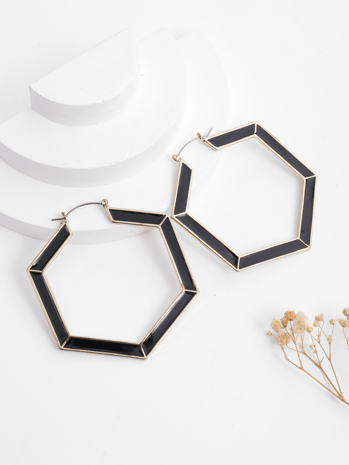 European and American fashionable, simple and elegant metal exaggerated square rhombic large earrings, black glazed large ear ring women's earrings Specification image