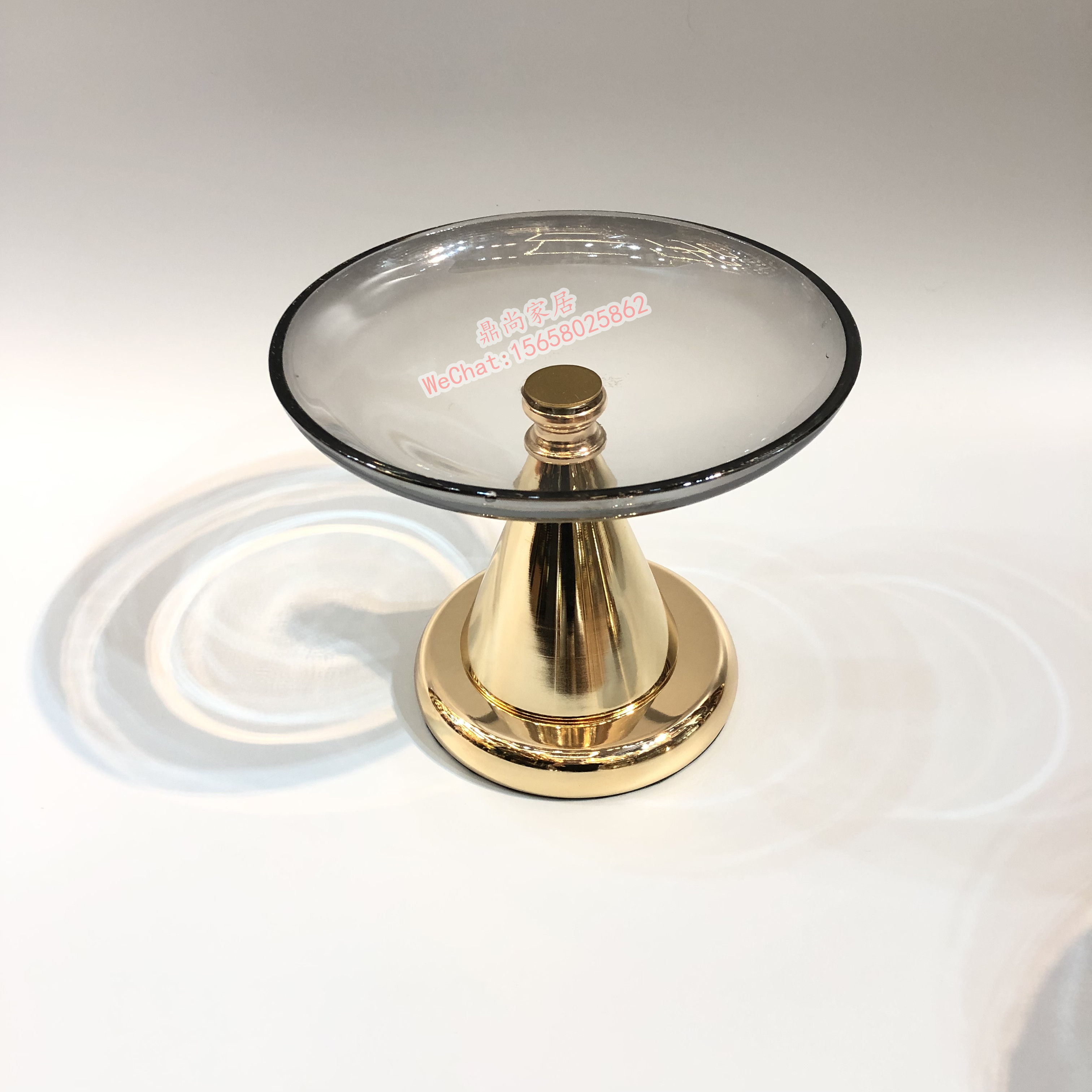 水果盘轻奢风玻璃果盘现代客厅家用茶几干果盘糖果零食盘瓜子果盘水果盘轻奢风玻璃果盘现代客厅家用茶几干果盘糖果零食盘瓜子果盘