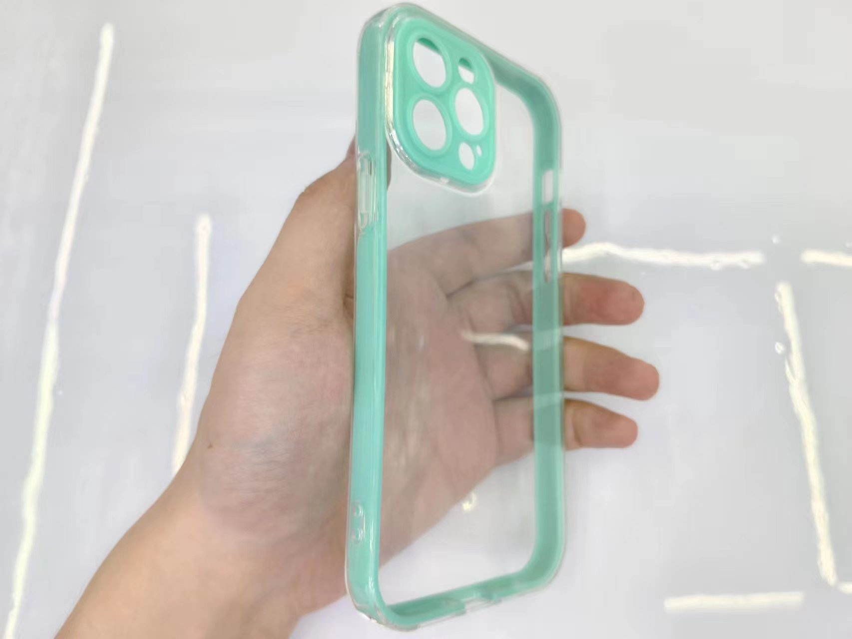 A transparent TPU phone case with a two-in-one color frame Specification image