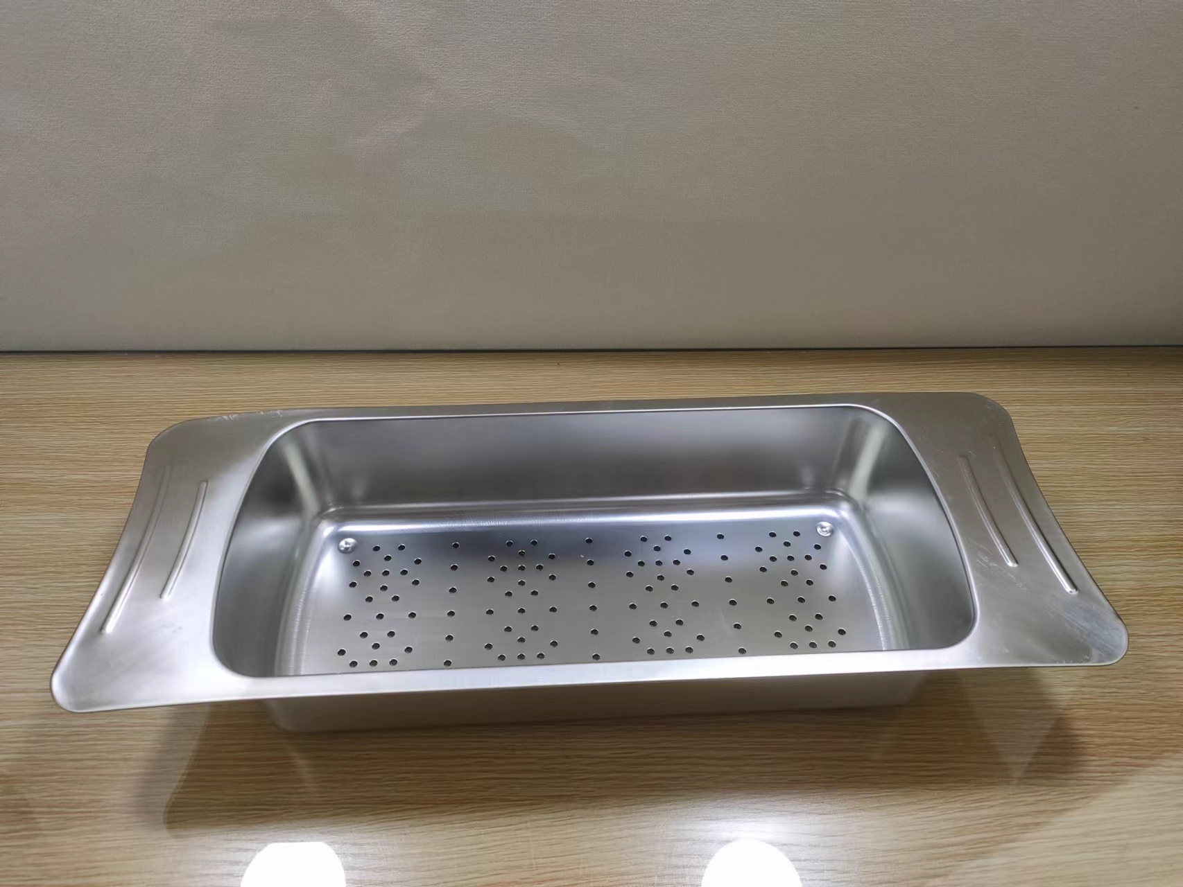 DF99137 stainless steel square basin, washing basin, soup basin, fast food basin, rice sieve, perforated square drain basin, draining basin, washbasin, kitchen and hotel supplies, DF trading house Specification image