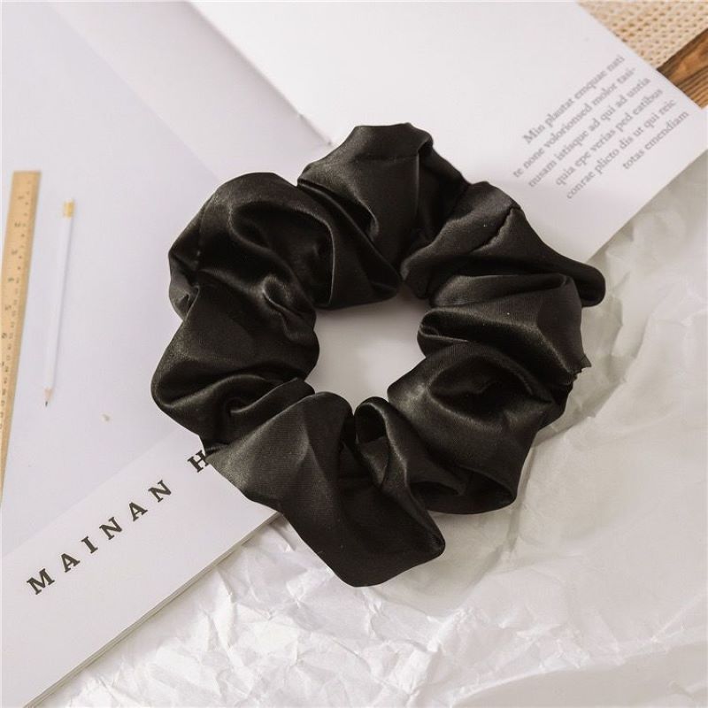 Satin Silk Large Scrunchie Silk Scrunchie Does Not Hurt Hair Application Scenario