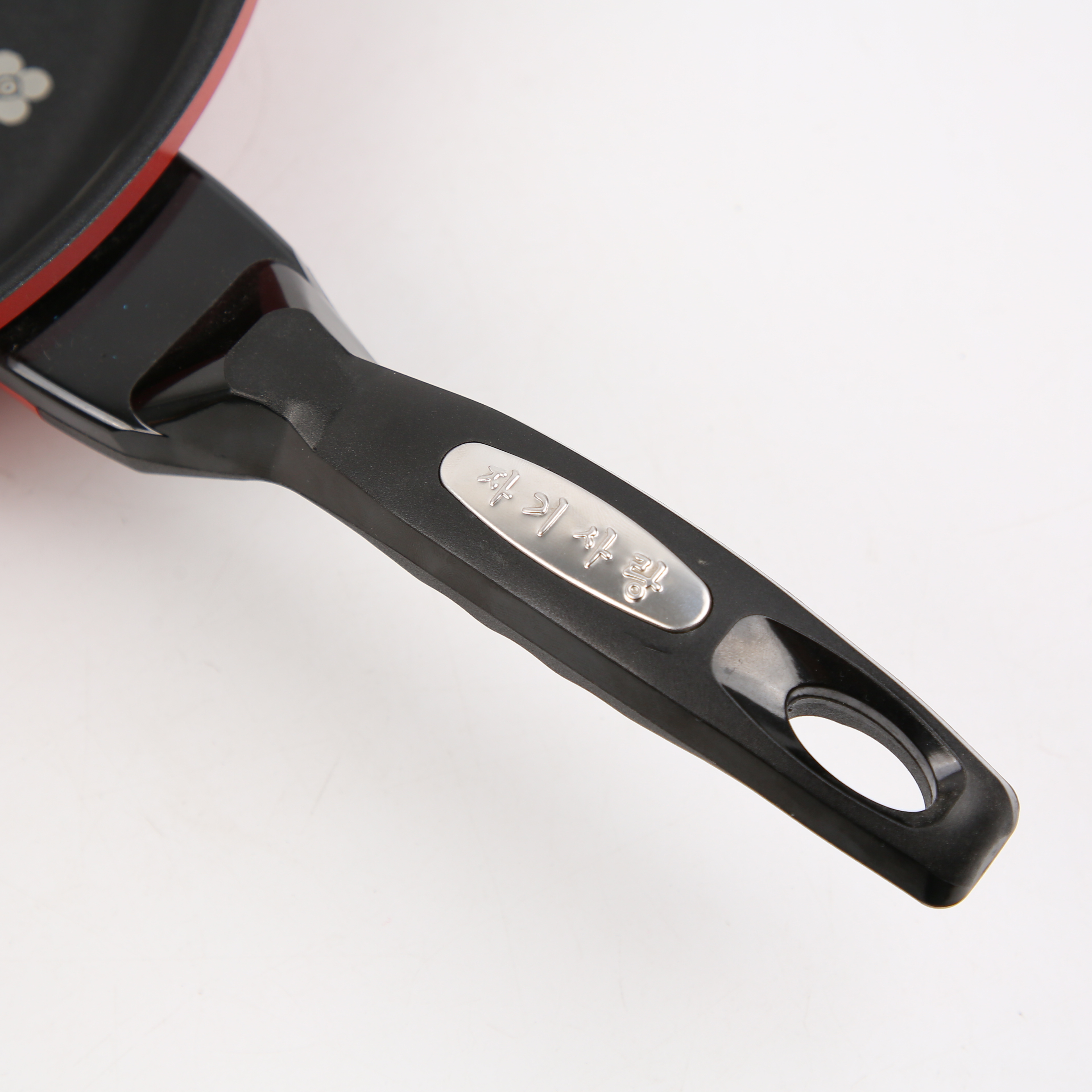 Kitchen Code: Korean original imported red diamond single-handled frying pan, 30cm Application Scenario