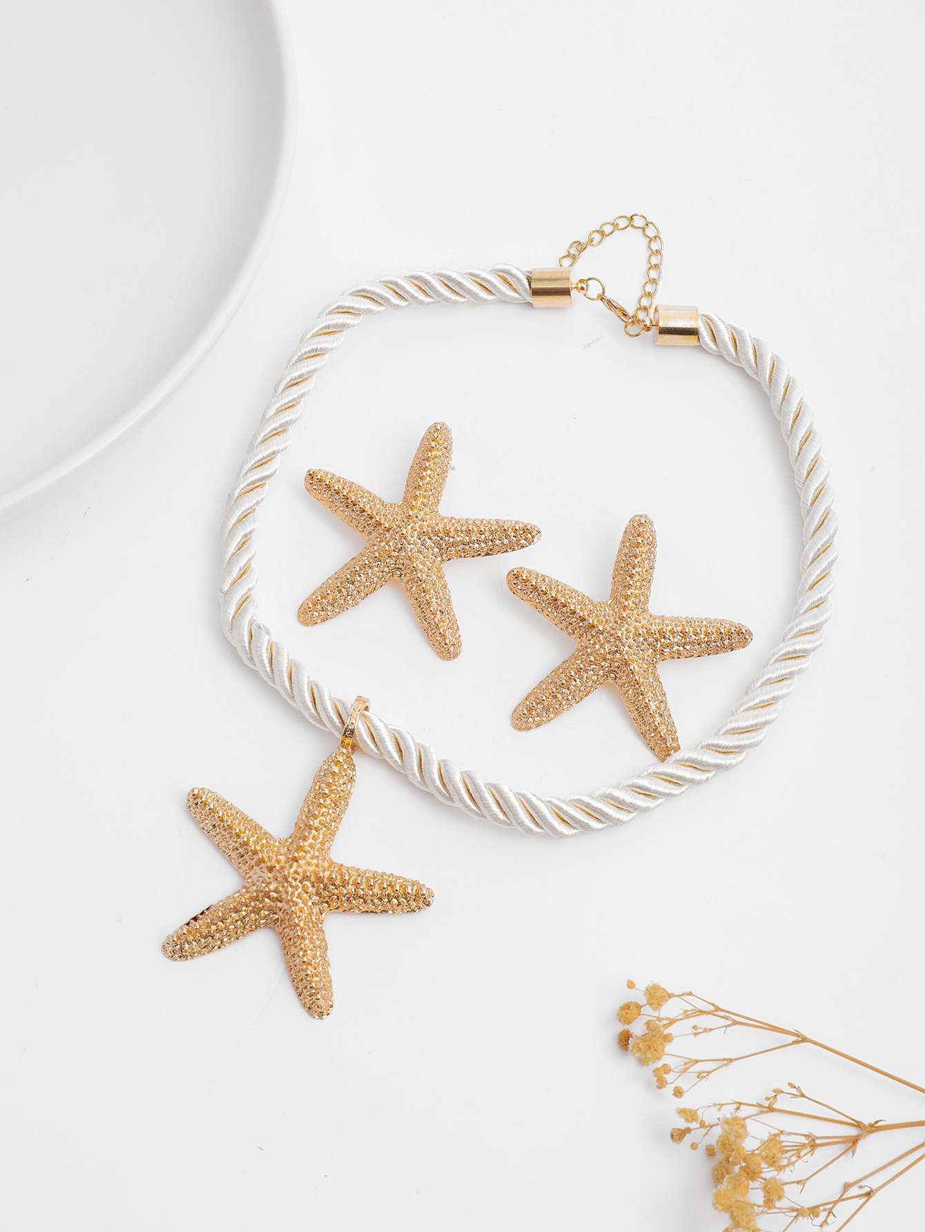 Wholesale of new, creative and personalized starfish, versatile and stylish braided rope, metallic and beach-style women's necklaces for foreign trade details Picture