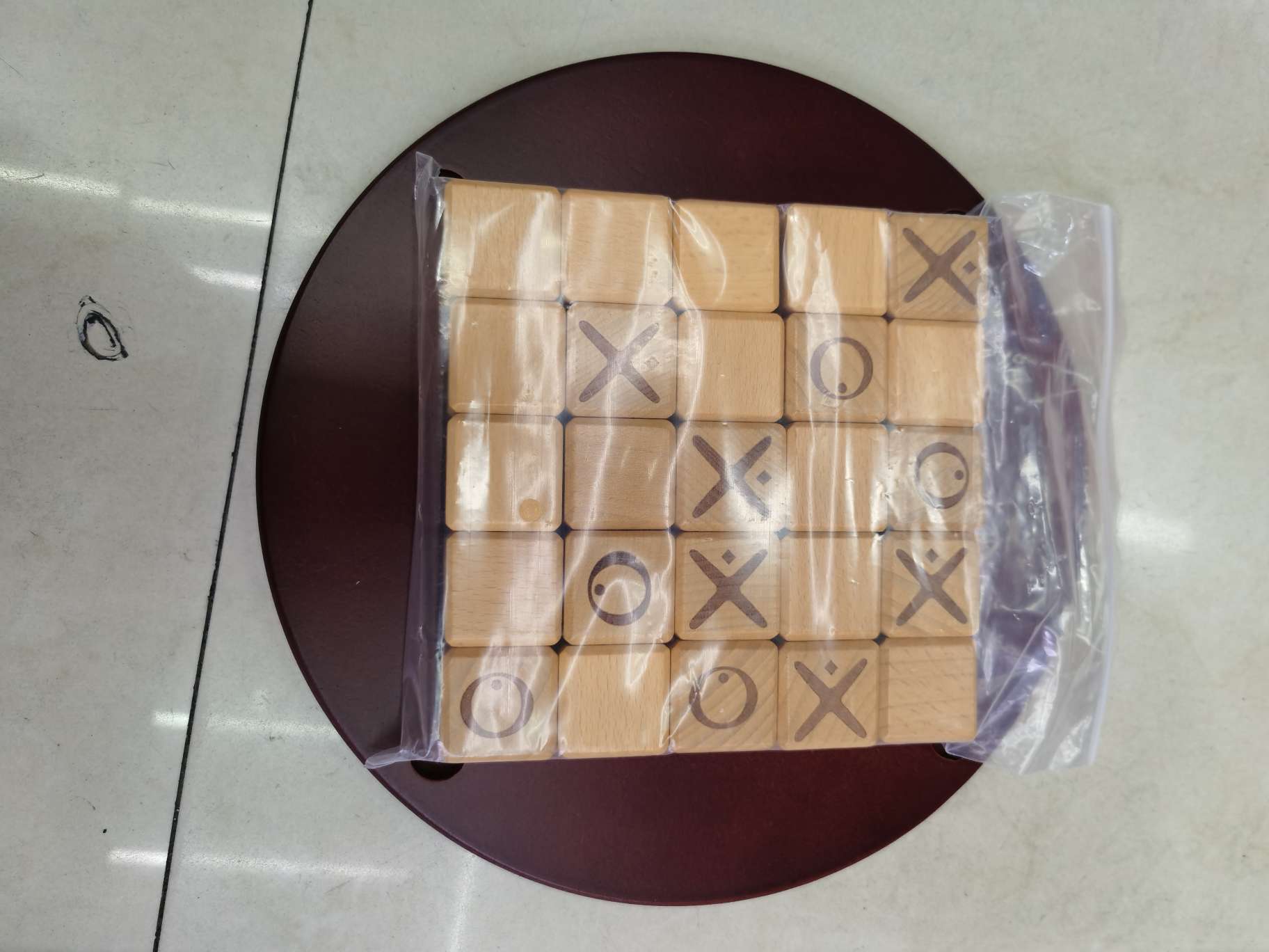 XO棋，25个棋子两个玩的游戏