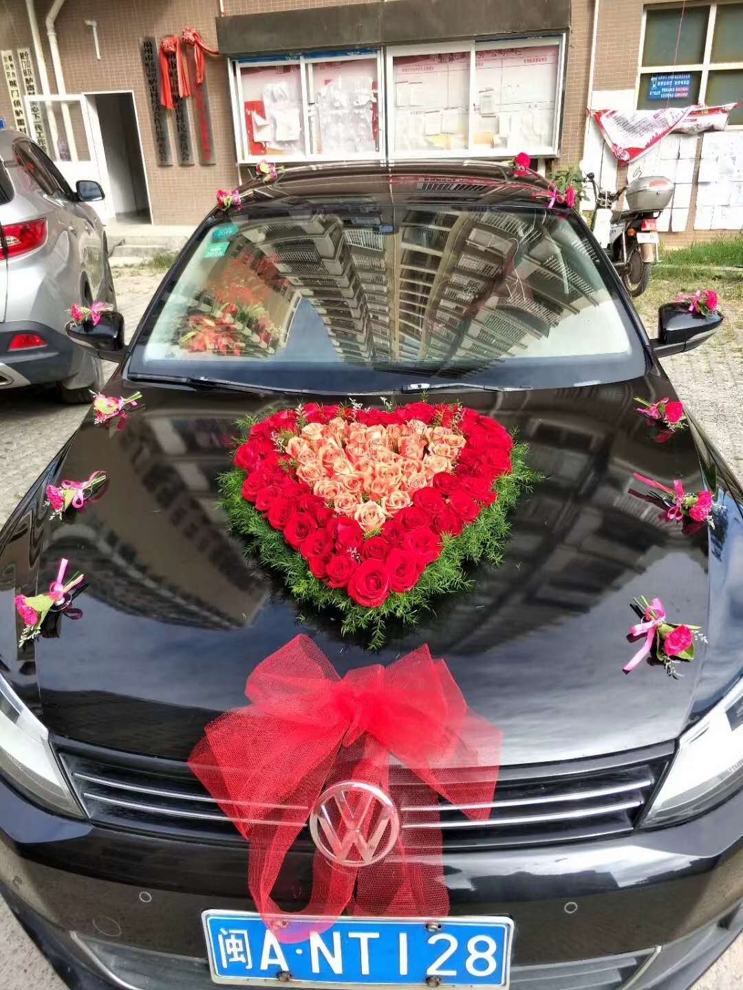 Wedding car flower mud with suction cups, heart-shaped flower mud, peach heart wedding car decoration, front flower mud suction cups Item Picture