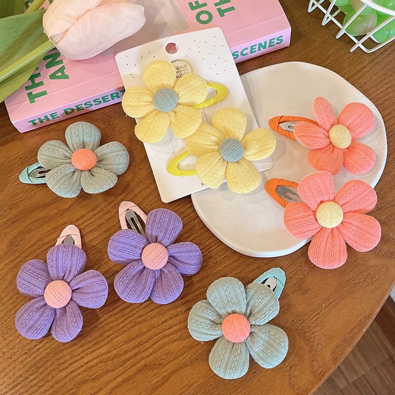 Cute side hair clips for little girls, super adorable flower hair clips, headwear, children's hair clips, bangs clips, hair accessories Application Scenario