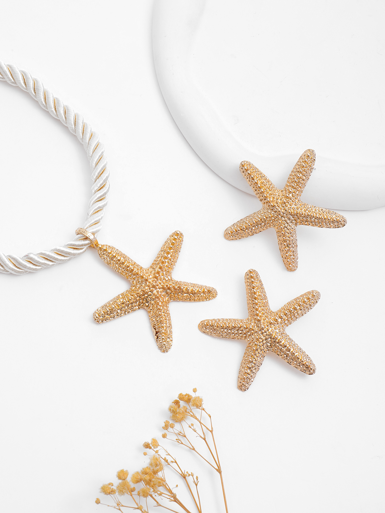 Wholesale of new, creative and personalized starfish, versatile and stylish braided rope, metallic and beach-style women's necklaces for foreign trade Specification image