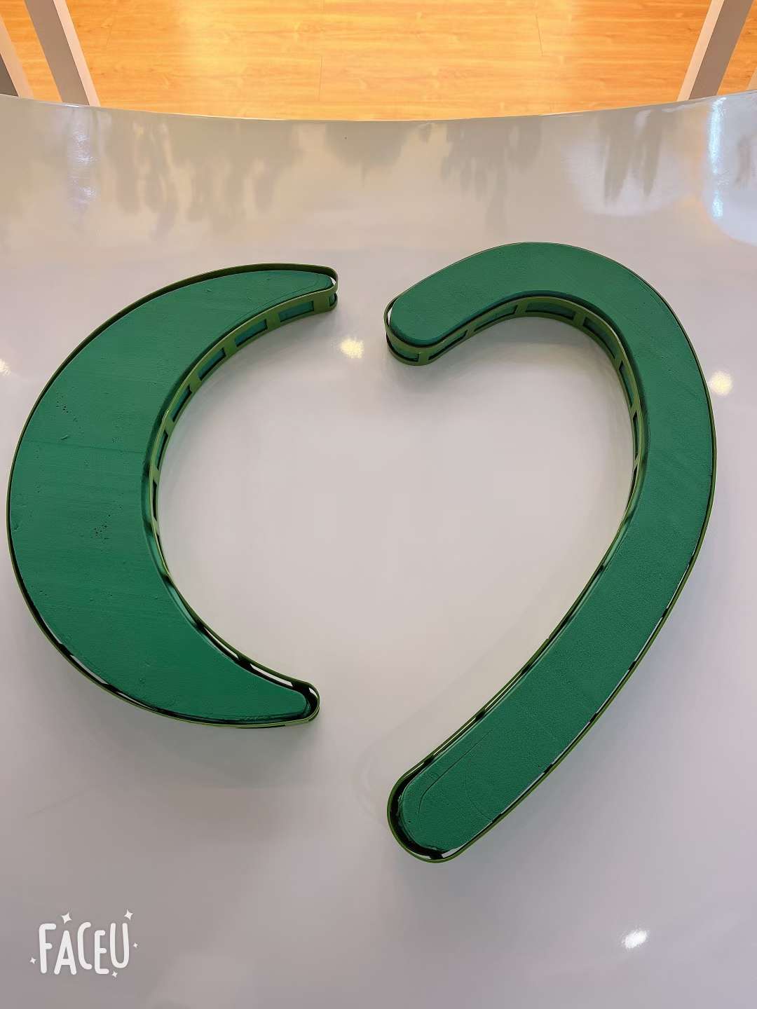 Wedding car flower mud with suction cup, a popular large heart ring wedding car decoration front flower car flower mud suction cup details Picture