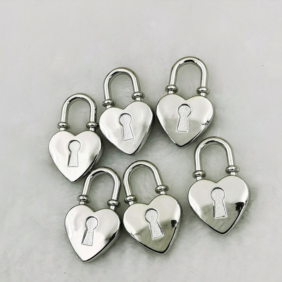 diy plastic heart-shaped jewelry, electroplated white K heart-shaped lock pendant, necklace, keychain, heart-shaped pendant wholesale