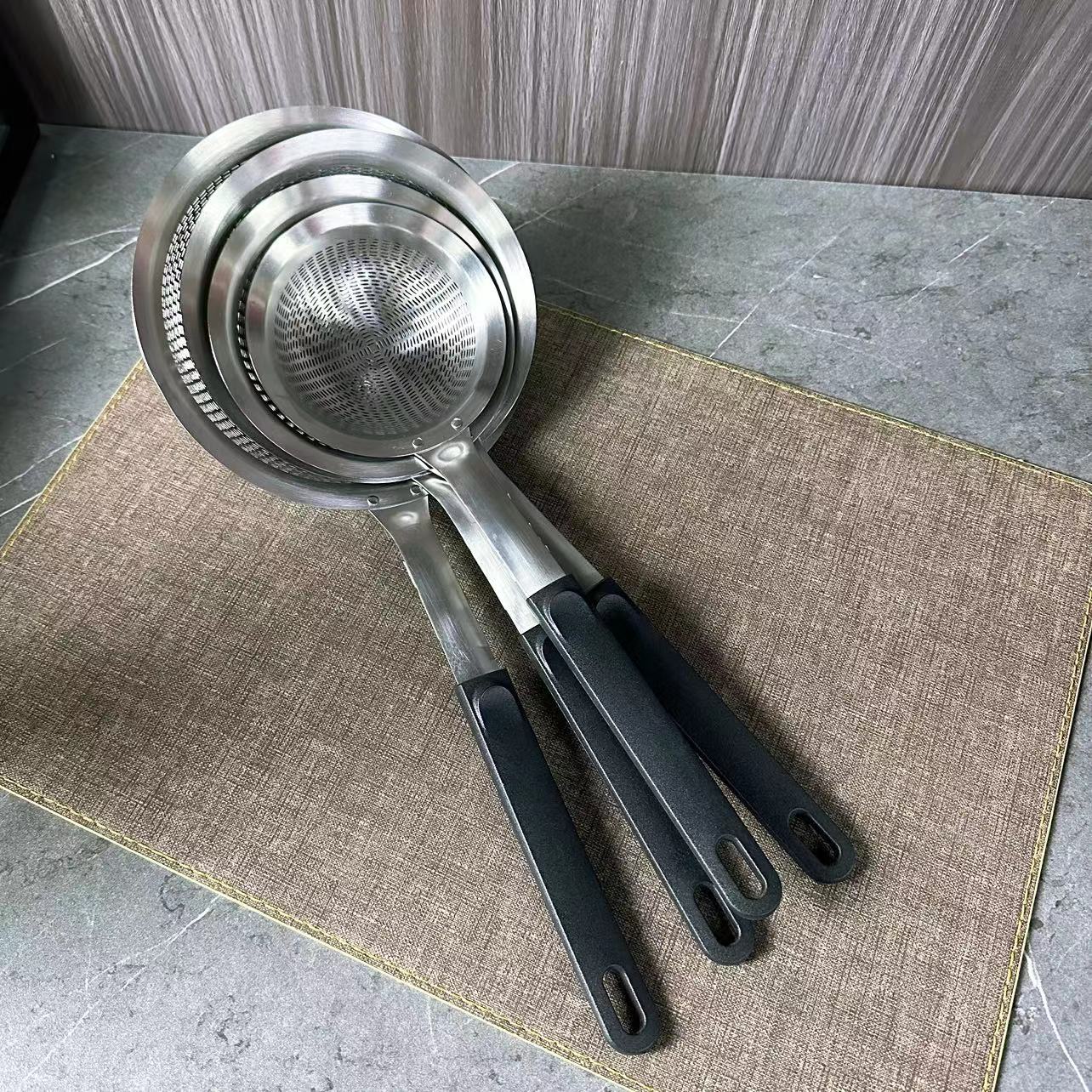 304 stainless steel nylon handle fine-hole strainer 12/14/16/18cm hotel kitchen cookware and tableware for commercial use Specification image