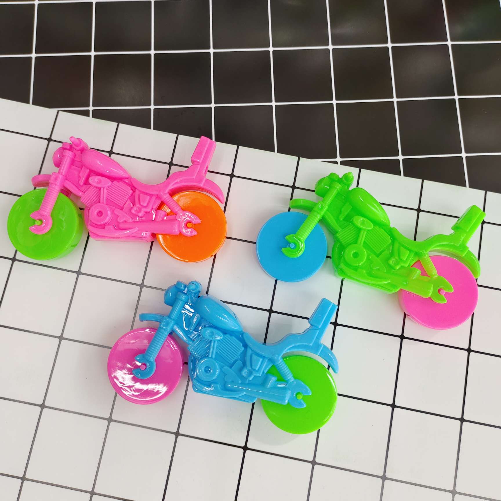 热销款滑行摩托车哨混色幼儿活动运动赠品挂板配件厂家直销批发