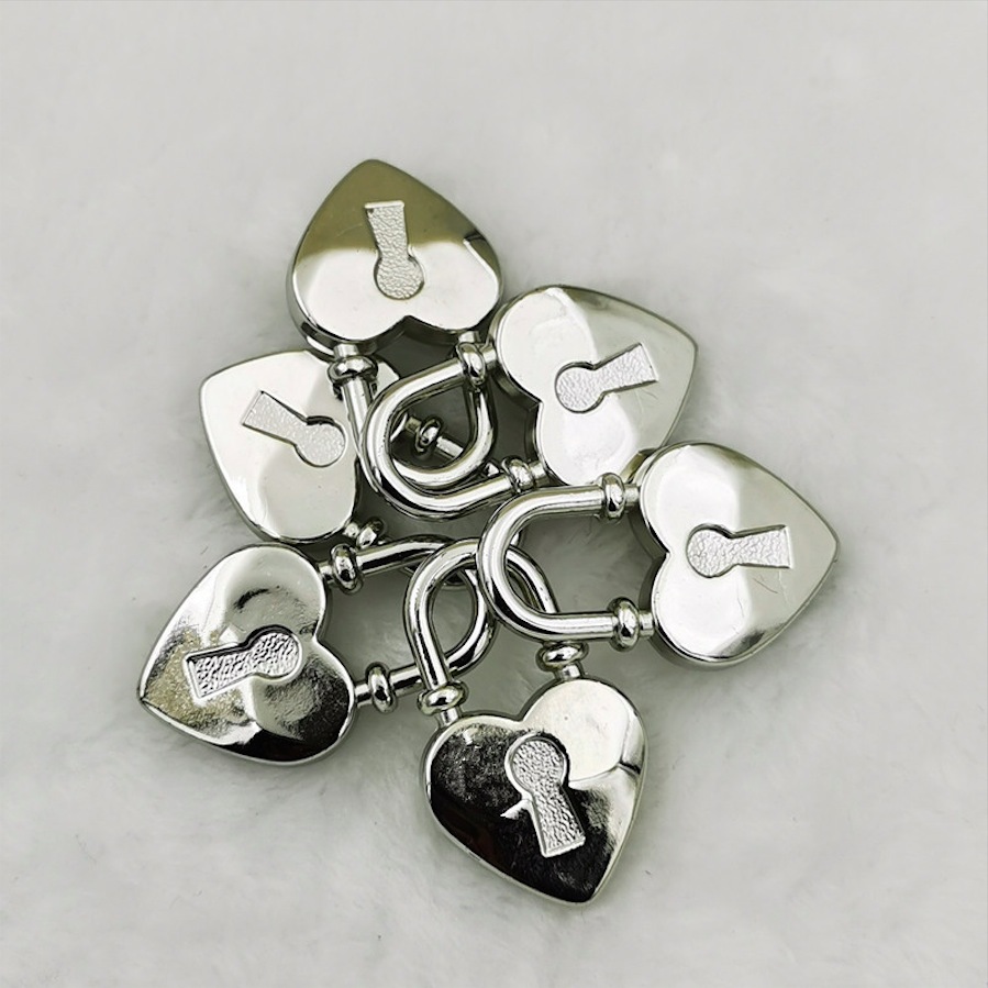 diy plastic heart-shaped jewelry, electroplated white K heart-shaped lock pendant, necklace, keychain, heart-shaped pendant wholesale details Picture
