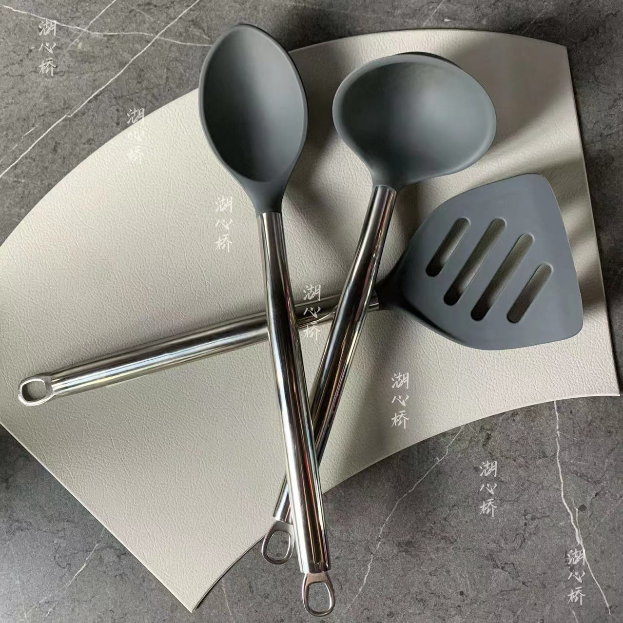 304 stainless steel handle silicone soup spoon, spatula, three-piece set, hotel, restaurant, kitchen, cookware, tableware, commercial and household details Picture
