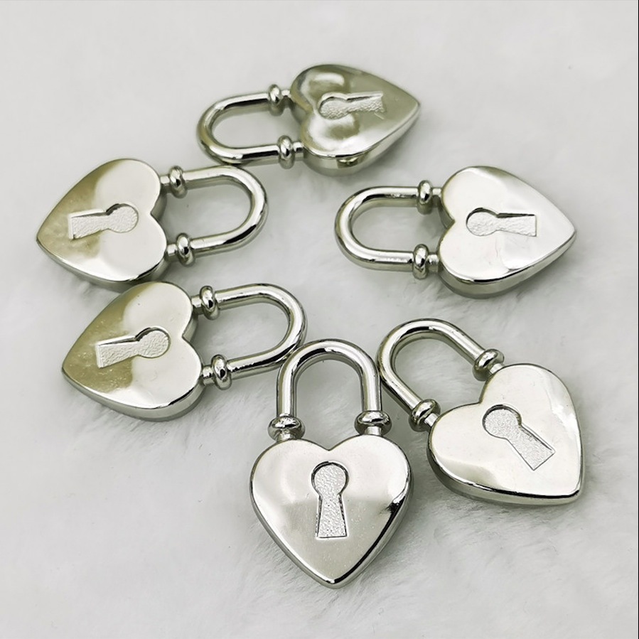 diy plastic heart-shaped jewelry, electroplated white K heart-shaped lock pendant, necklace, keychain, heart-shaped pendant wholesale Specification image