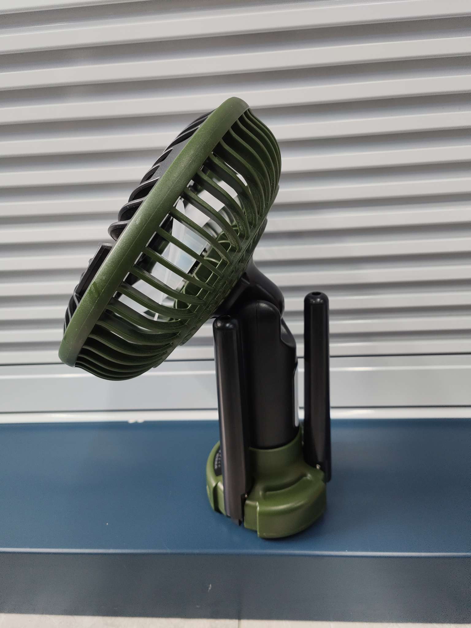The Lamp Fan Is Cool And Bright details Picture