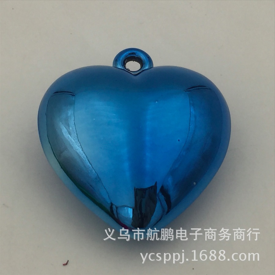DIY plastic jewelry accessories, silver heart-shaped pendants, single beads, materials, festival accessories wholesale Application Scenario