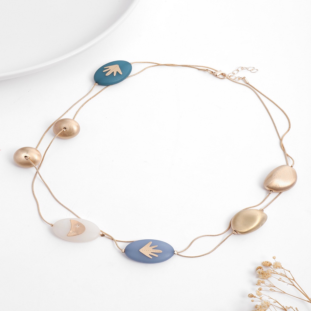 European and American light luxury, fashionable, simple and elegant, double-layer alloy splicing, personalized, trendy and versatile women's necklace Application Scenario