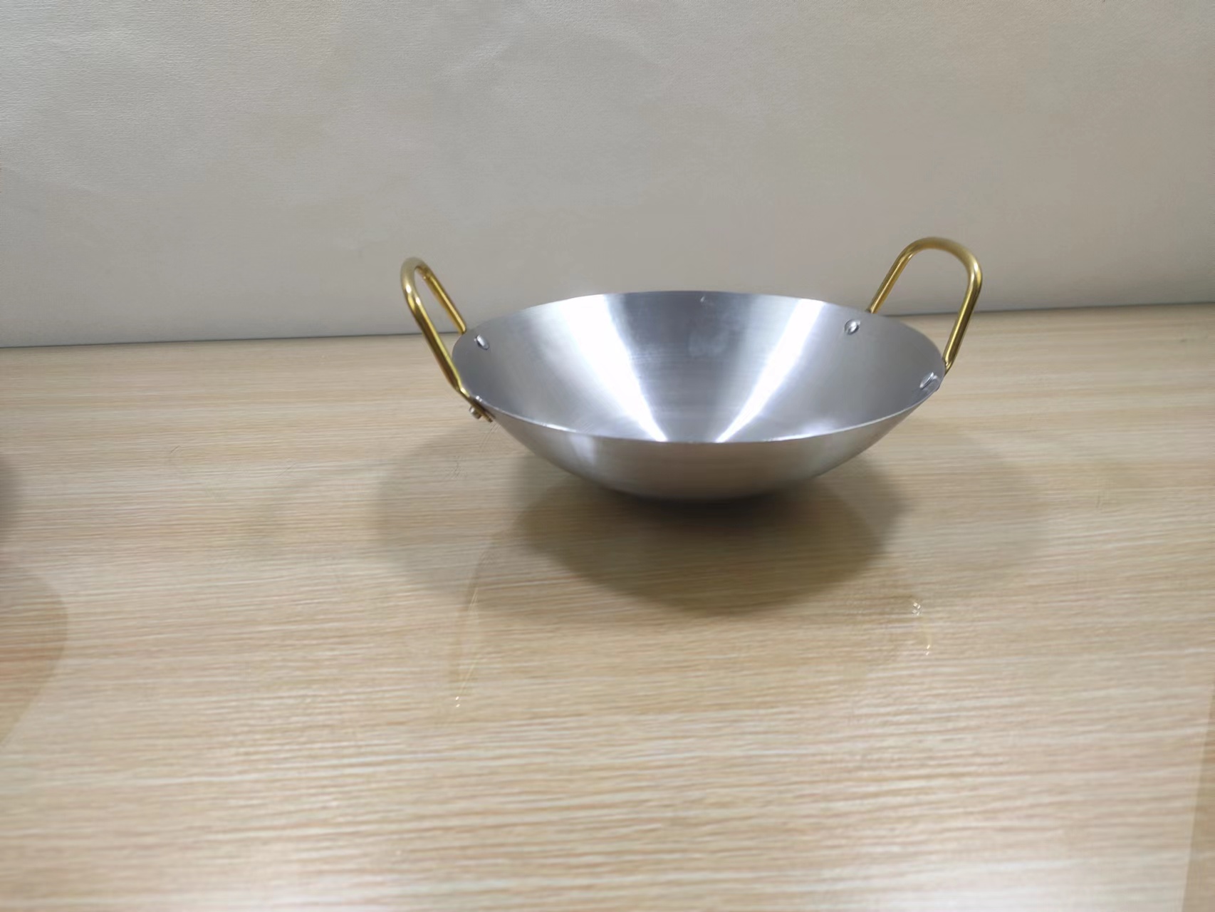 DF99722 stainless steel thickened dry pot, golden ear, bar pot, stir-frying pot, small hot pot, alcohol stove, pot and basin, round-bottom fragrant pot and basin, kitchen and hotel supplies, DF trading house Application Scenario