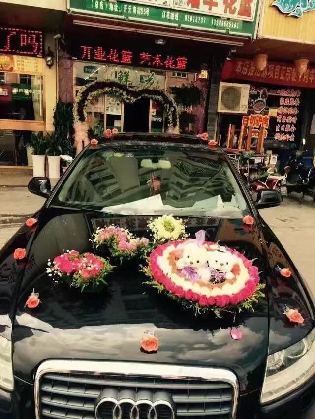 The clay suction cup, a popular large circular wedding car decoration flower shop decorative item, is a flower mud suction cup details Picture