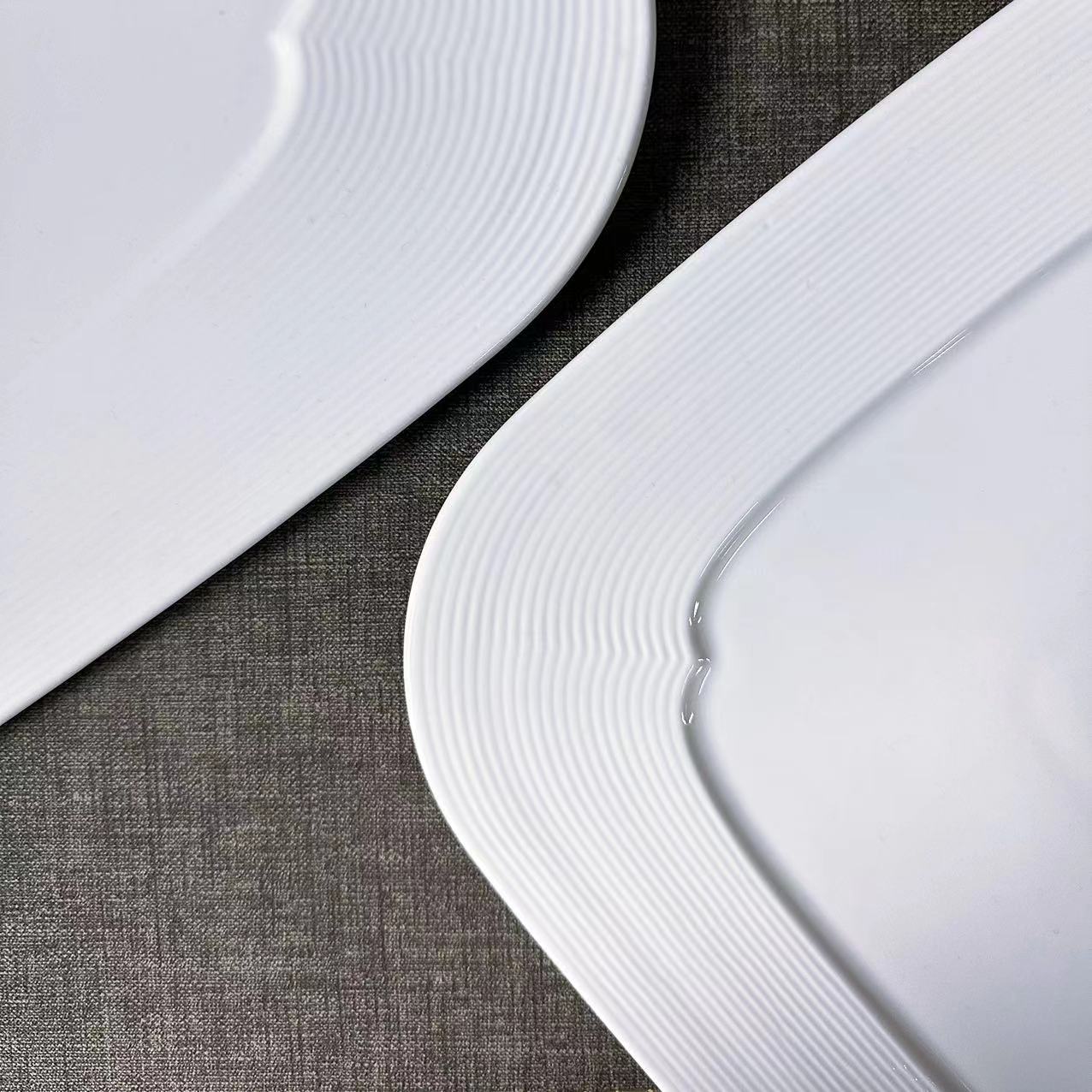 Minimalist style white porcelain square plate with ribbed relief carvings, flat plate, 10 inches, 12 inches, suitable for hotels, restaurants, clubs, banquets, and household use Item Picture