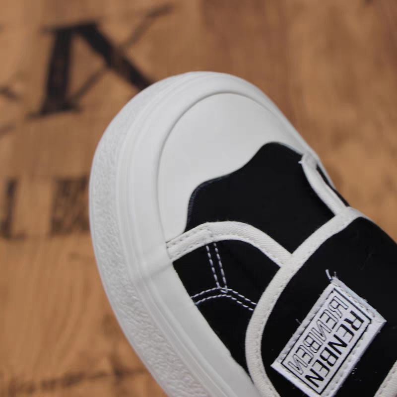 Women's canvas shoes