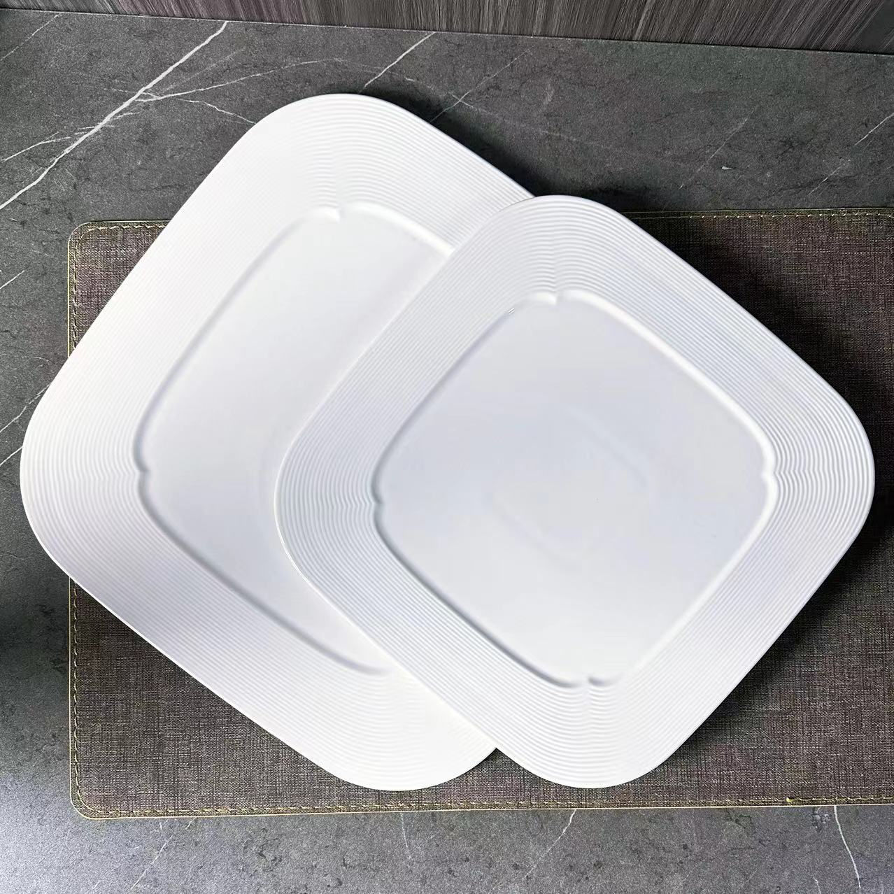 Minimalist style white porcelain square plate with ribbed relief carvings, flat plate, 10 inches, 12 inches, suitable for hotels, restaurants, clubs, banquets, and household use Specification image