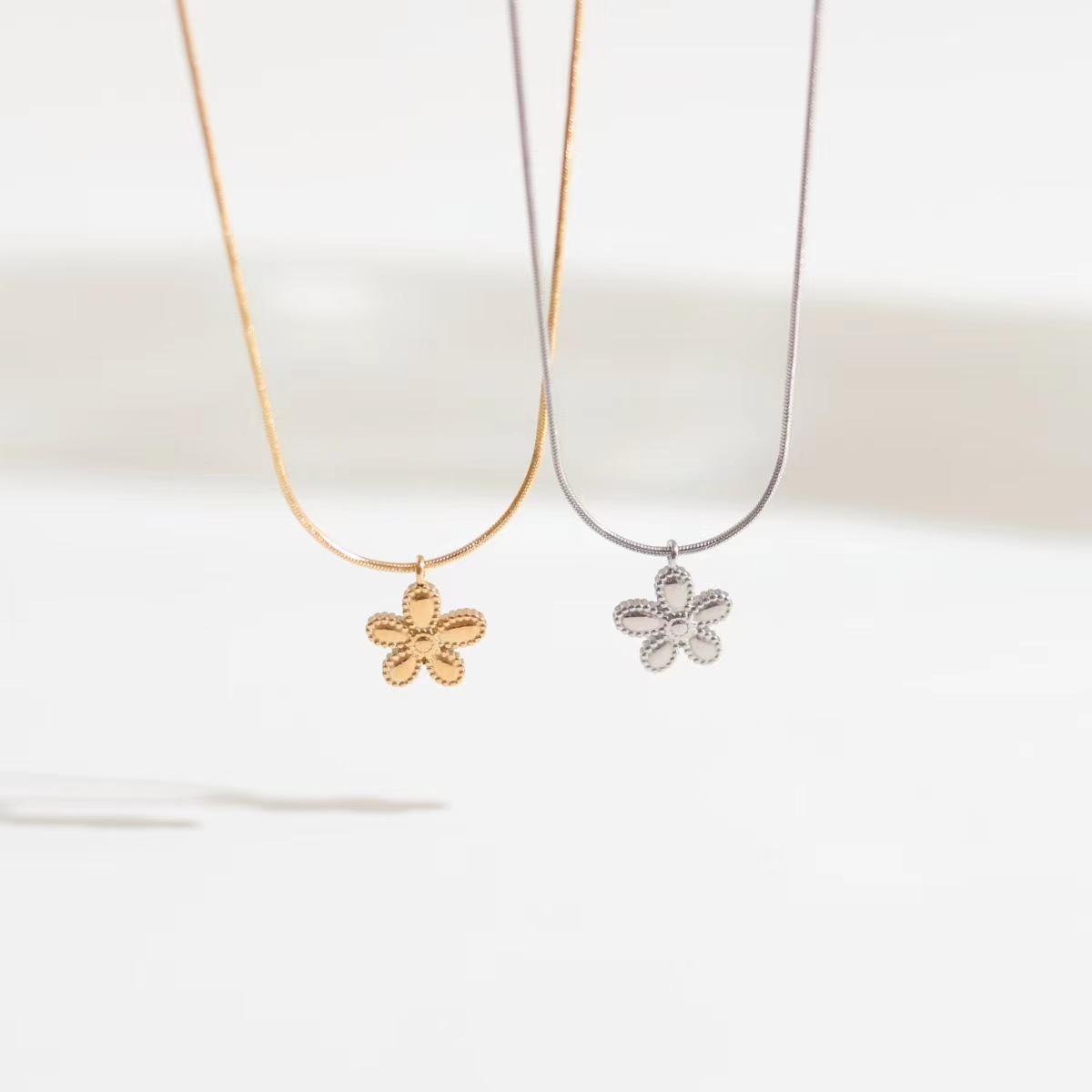 花朵 钛钢项链尤伊钛钢项链尤伊钢饰尤伊钢饰