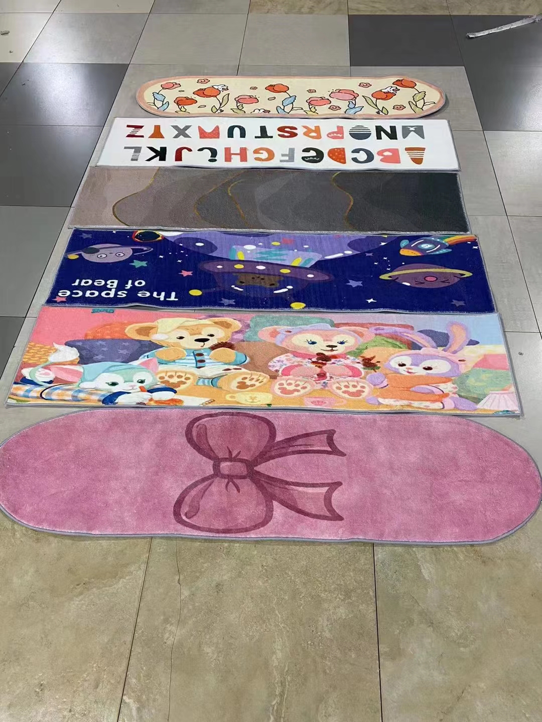 Imitation cashmere printed carpet, long strip bedside mat carpet, bedroom carpet, cartoon floor mat, children's bedside anti-slip mat, with multiple cartoon patterns and geometric patterns, good product quality, size 50*100CmM full figure