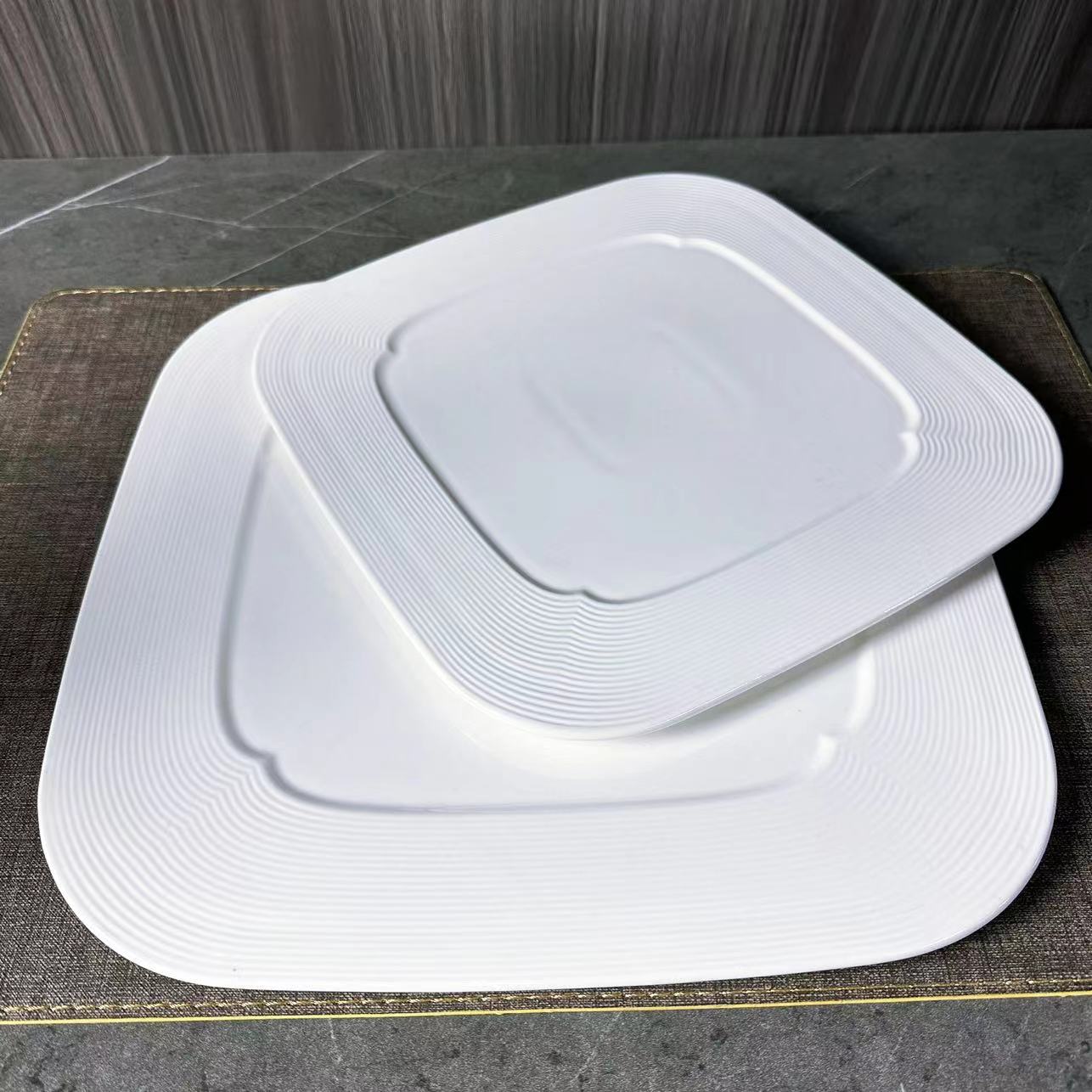 Minimalist style white porcelain square plate with ribbed relief carvings, flat plate, 10 inches, 12 inches, suitable for hotels, restaurants, clubs, banquets, and household use Application Scenario